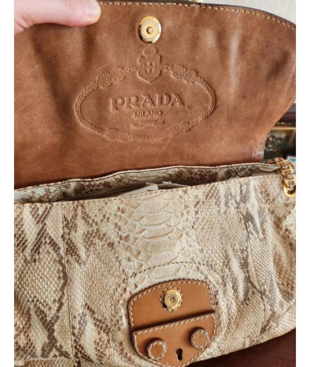 PRADA Бежевая сумка через плечо из экзотической кожи, фото 3