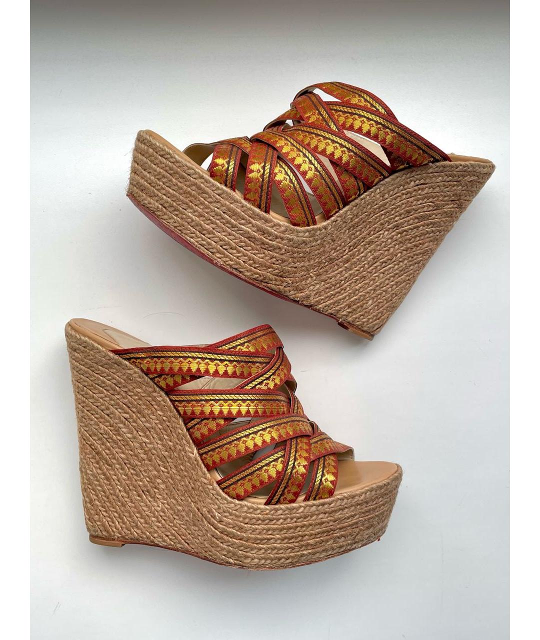 CHRISTIAN LOUBOUTIN Золотые текстильные сабо, фото 8