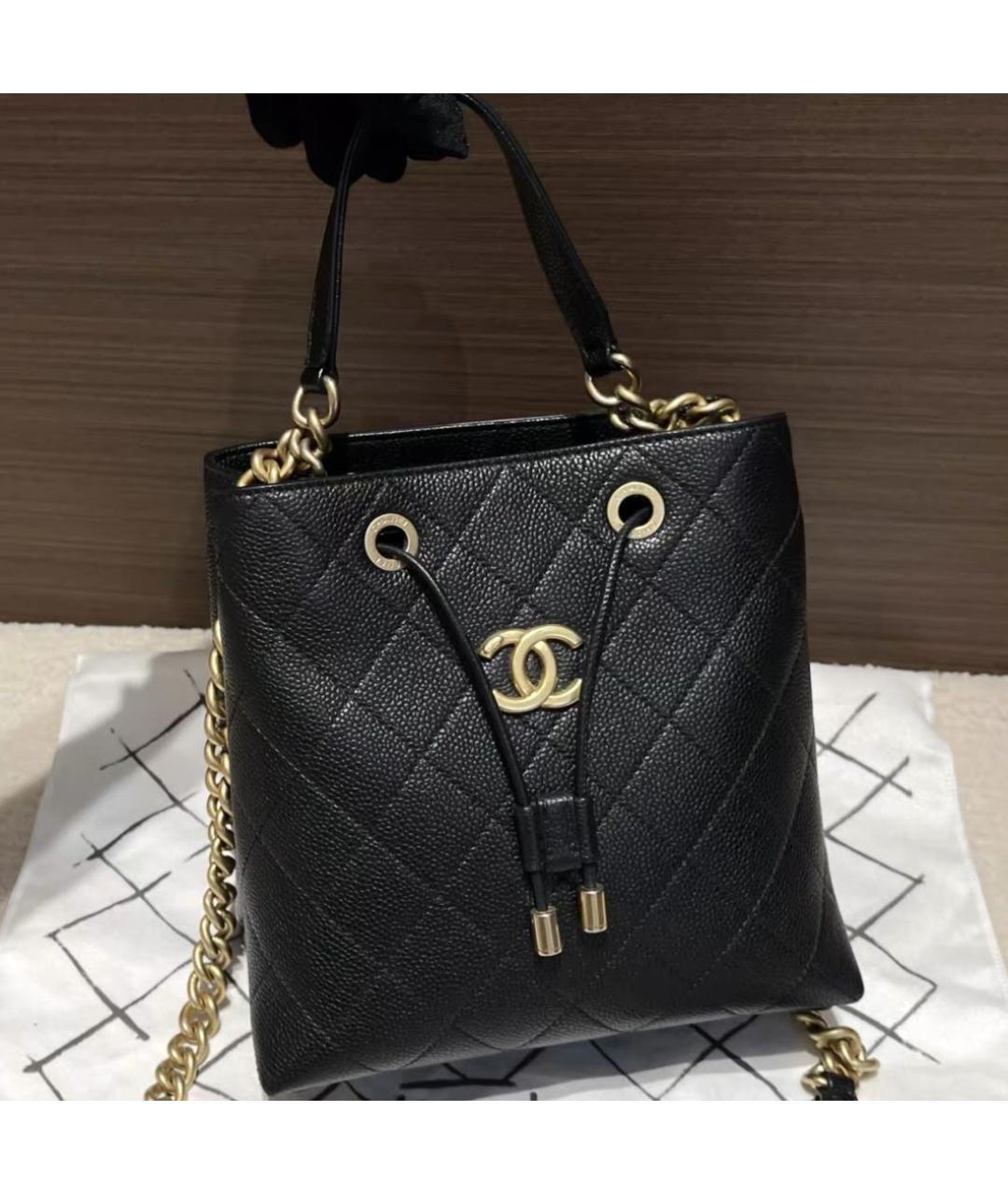 CHANEL Черная кожаная сумка с короткими ручками, фото 2