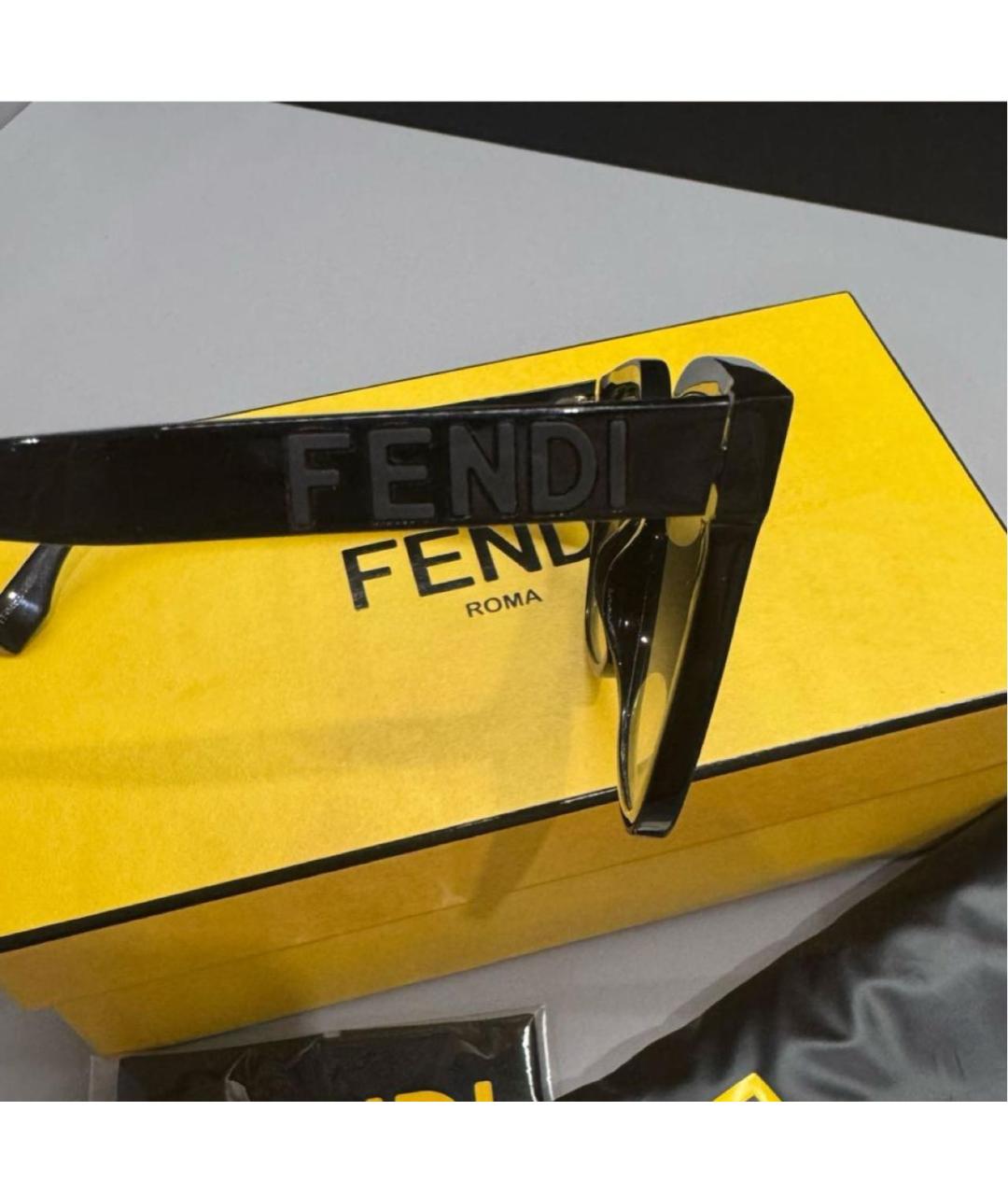 FENDI Черные пластиковые солнцезащитные очки, фото 3