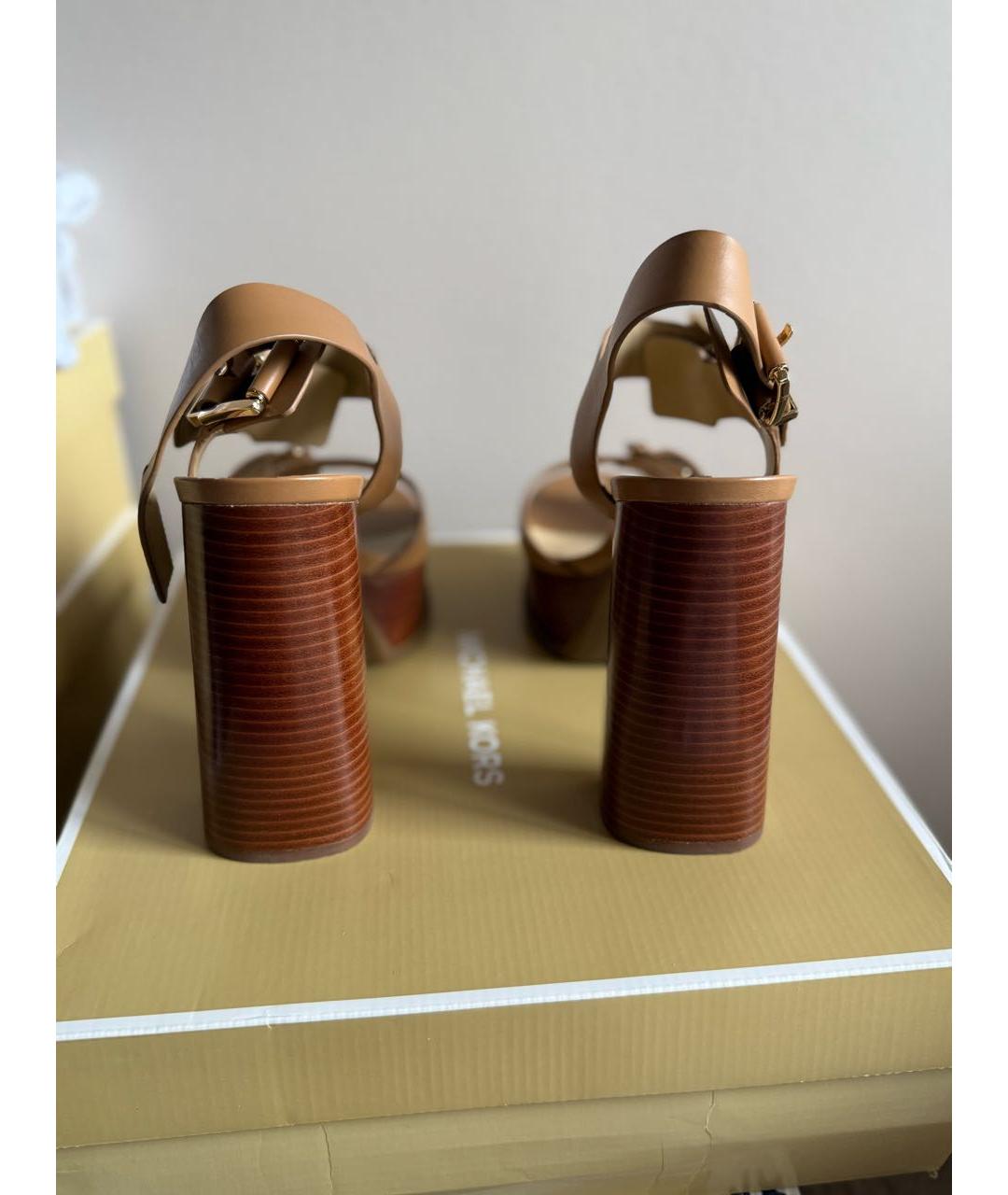MICHAEL MICHAEL KORS Бежевые кожаные босоножки, фото 4