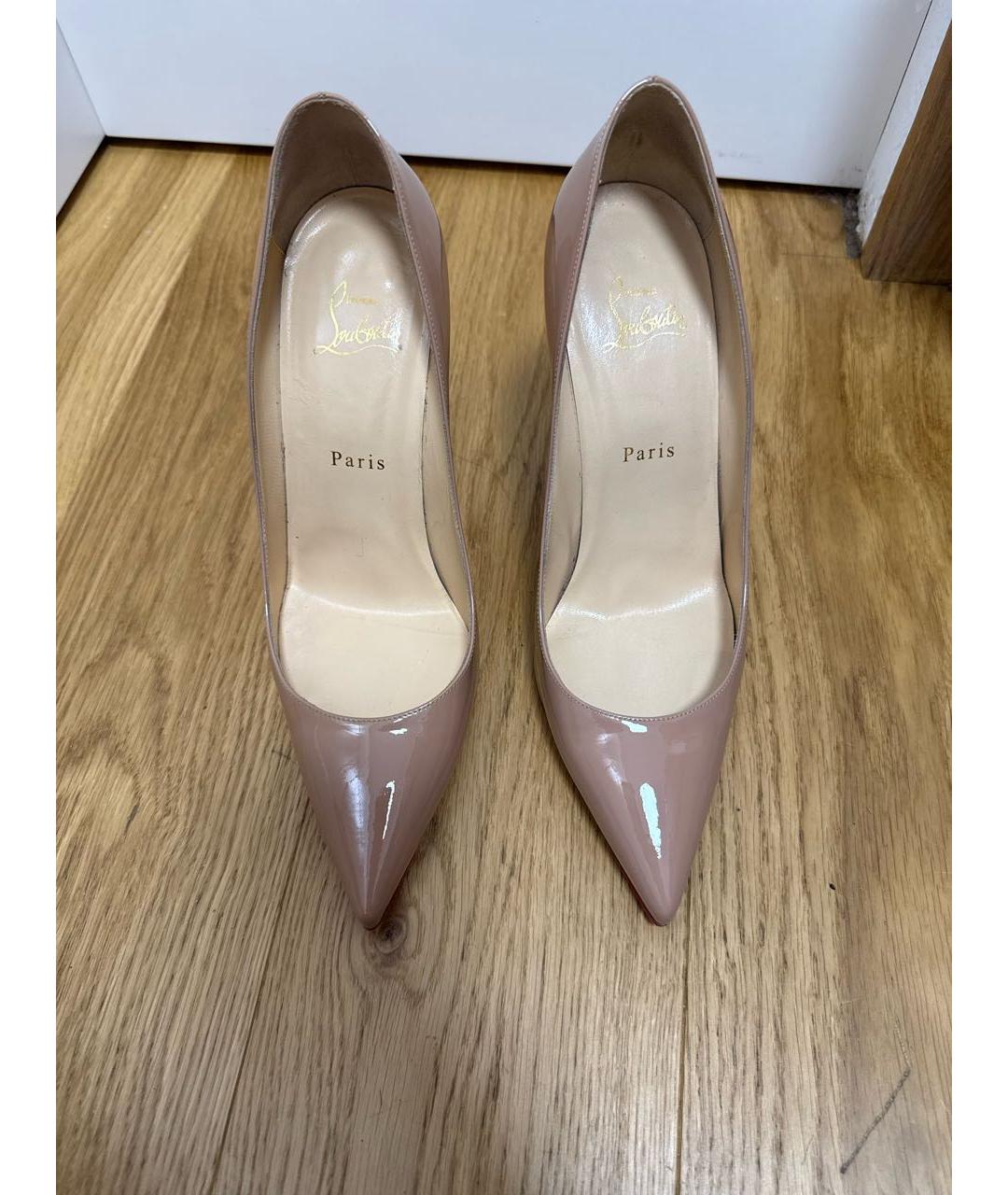 CHRISTIAN LOUBOUTIN Бежевые туфли из лакированной кожи, фото 2