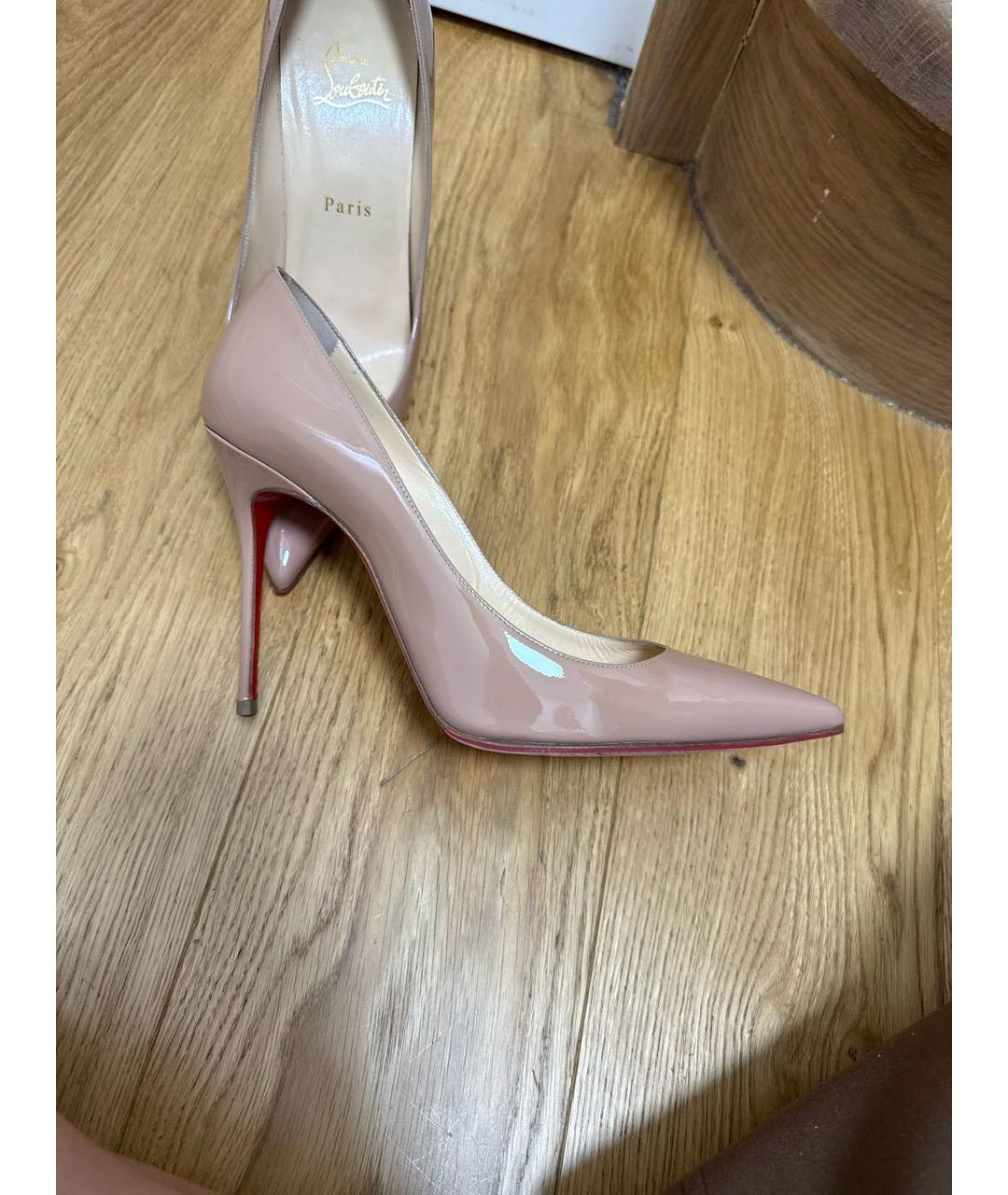CHRISTIAN LOUBOUTIN Бежевые туфли из лакированной кожи, фото 6