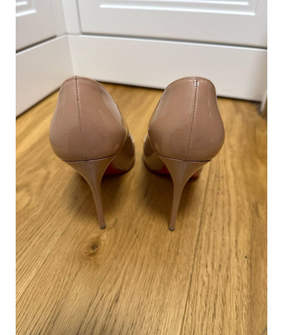 CHRISTIAN LOUBOUTIN Бежевые туфли из лакированной кожи, фото 3