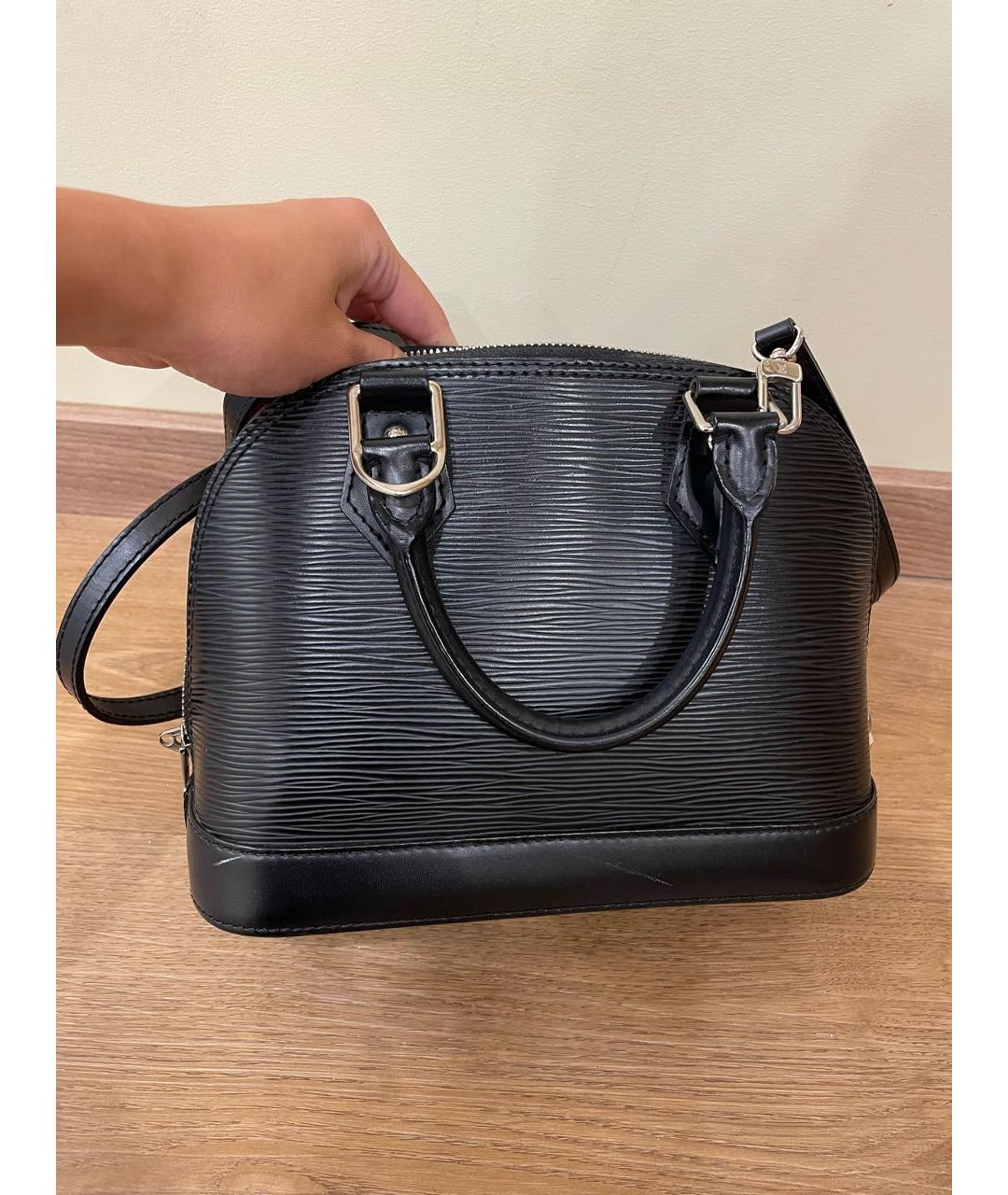 LOUIS VUITTON Черная кожаная сумка с короткими ручками, фото 8