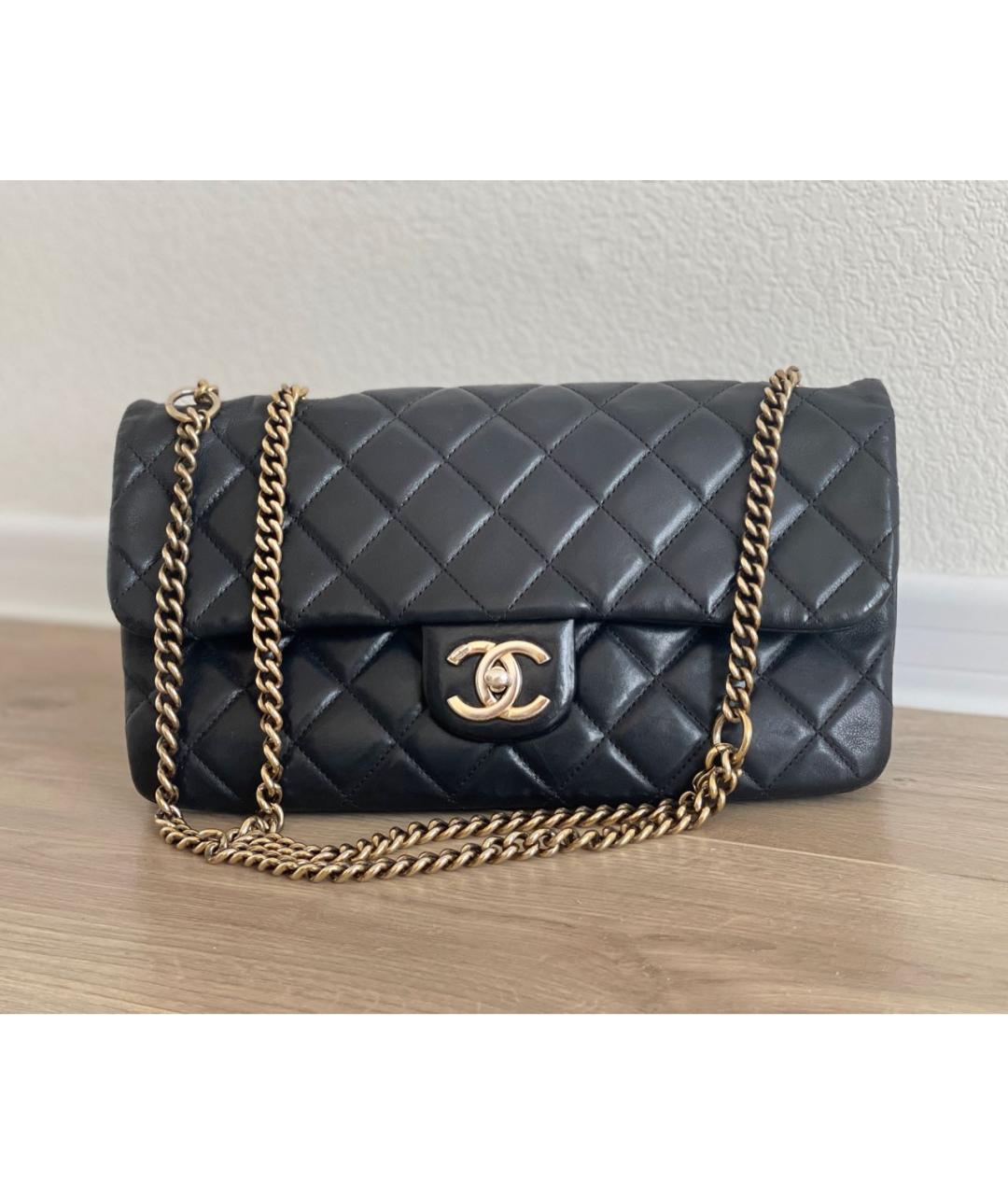 CHANEL Черная кожаная сумка с короткими ручками, фото 9