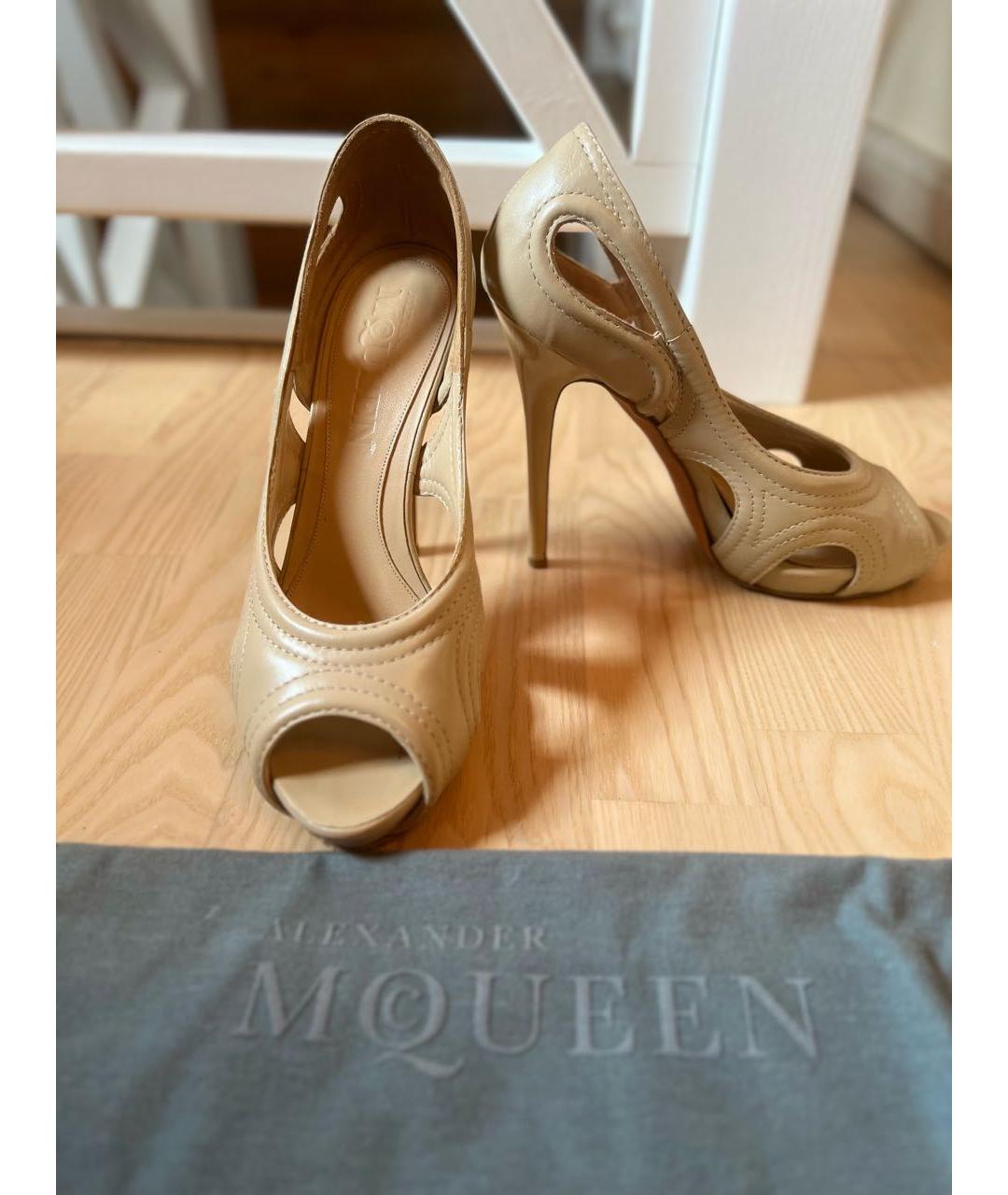 ALEXANDER MCQUEEN Бежевые кожаные босоножки, фото 6