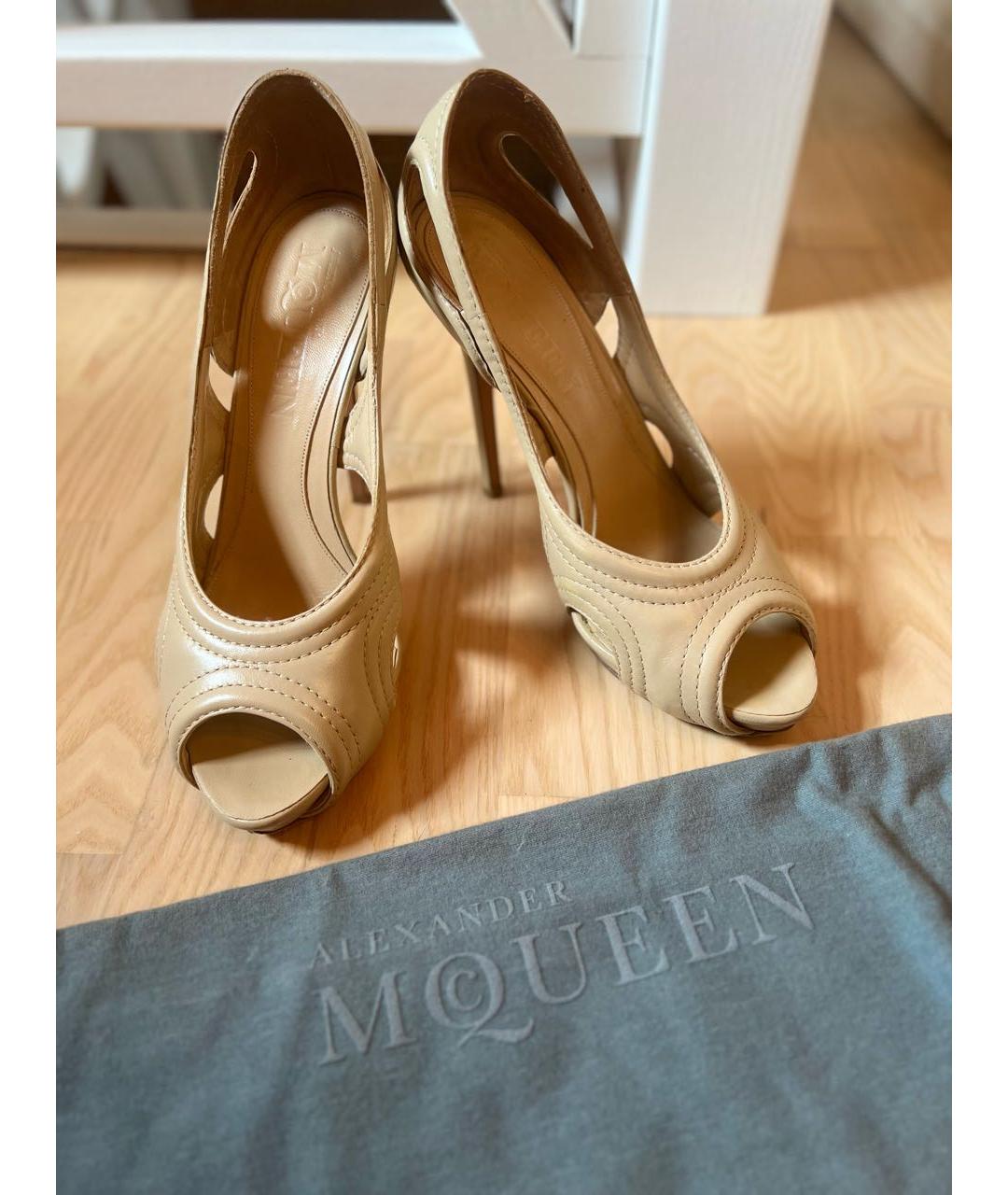 ALEXANDER MCQUEEN Бежевые кожаные босоножки, фото 5