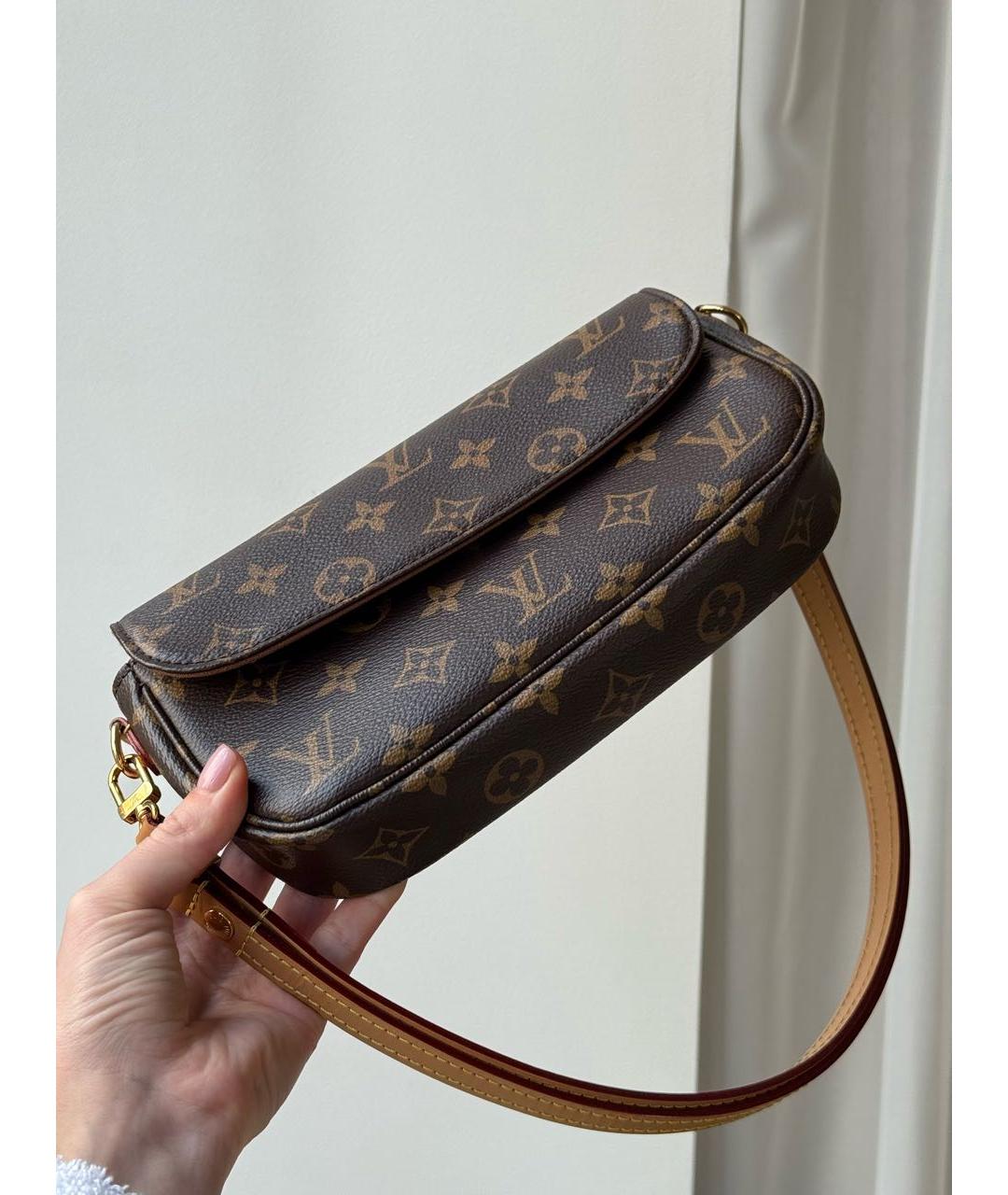 LOUIS VUITTON Коричневая пелетеная сумка с короткими ручками, фото 2