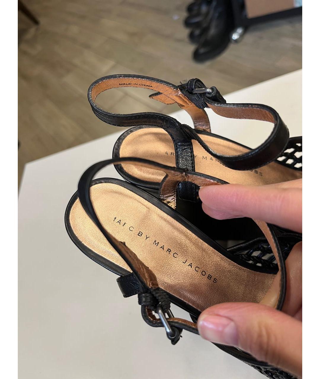 MARC BY MARC JACOBS Черные кожаные босоножки, фото 3