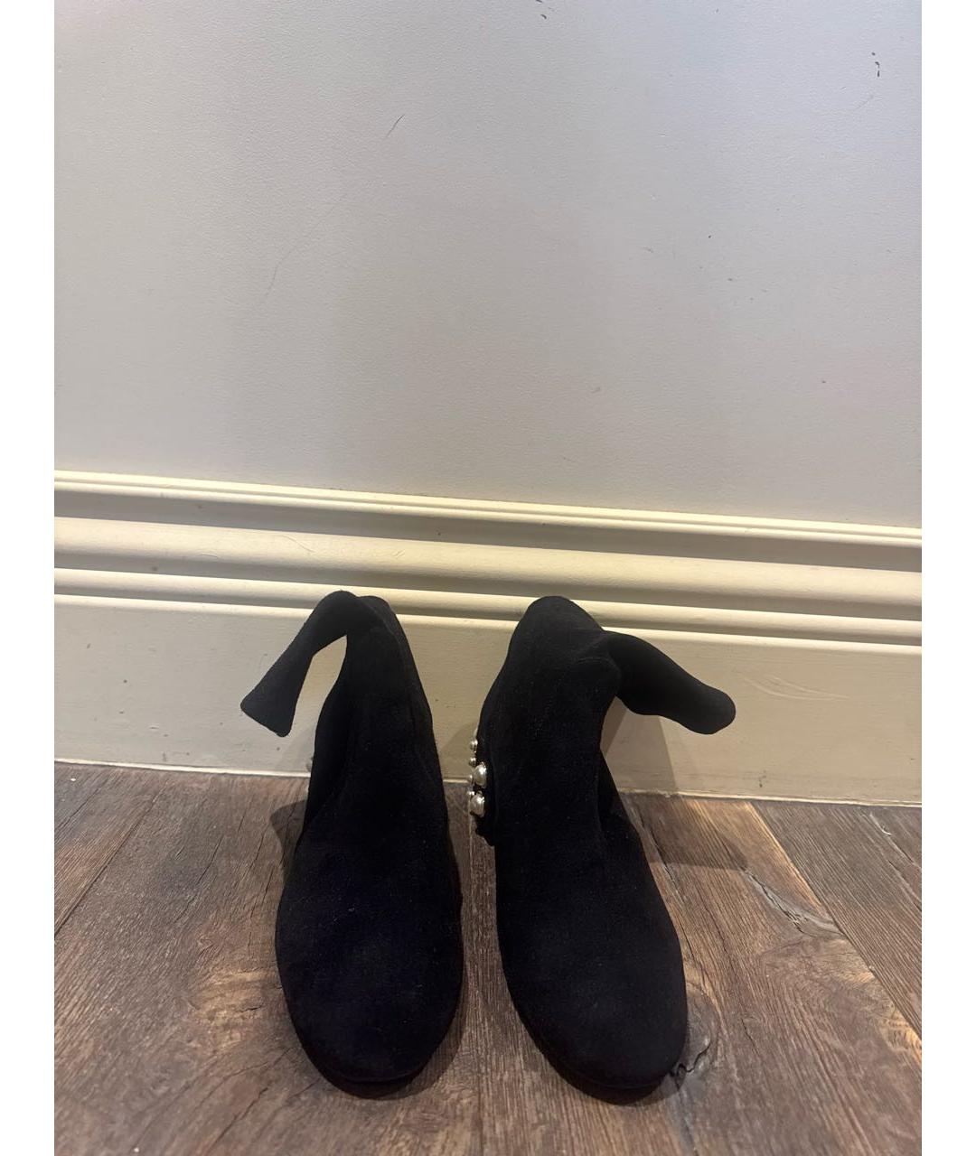 STUART WEITZMAN Черные замшевые ботильоны, фото 2