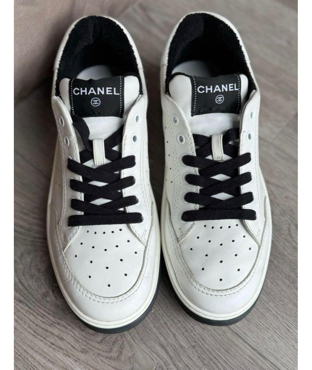 CHANEL Белые кожаные кроссовки, фото 2