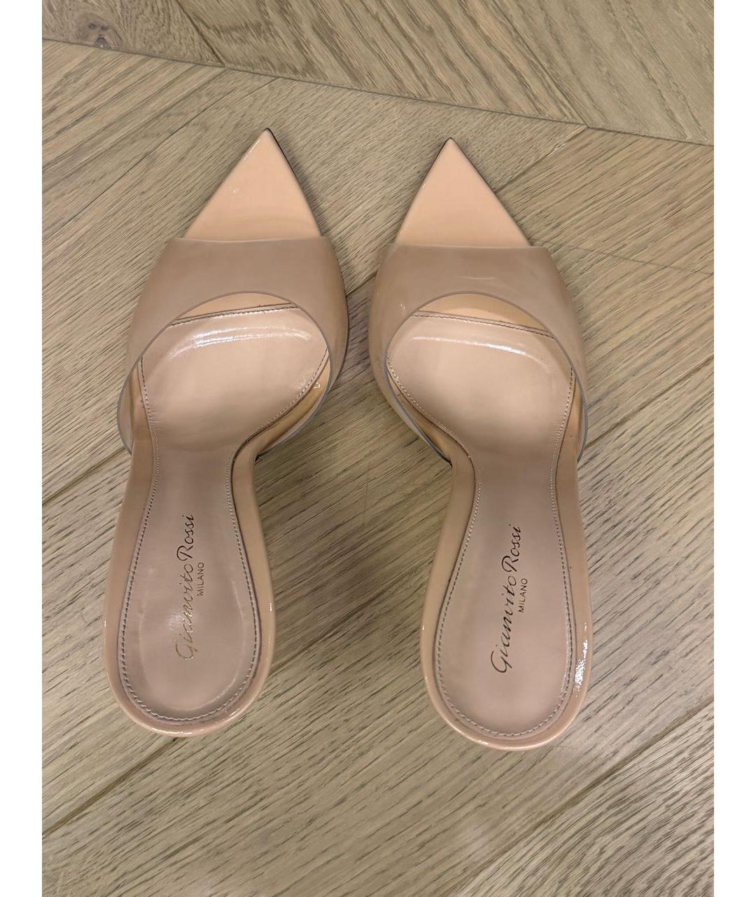 GIANVITO ROSSI Бежевые босоножки из лакированной кожи, фото 3
