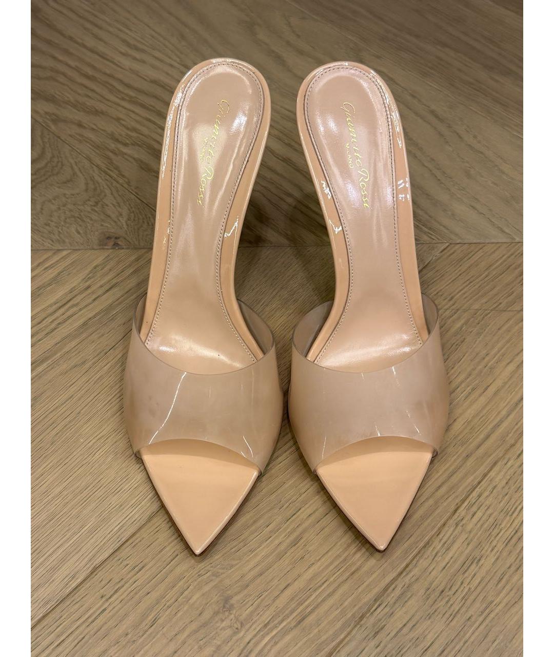 GIANVITO ROSSI Бежевые босоножки из лакированной кожи, фото 2