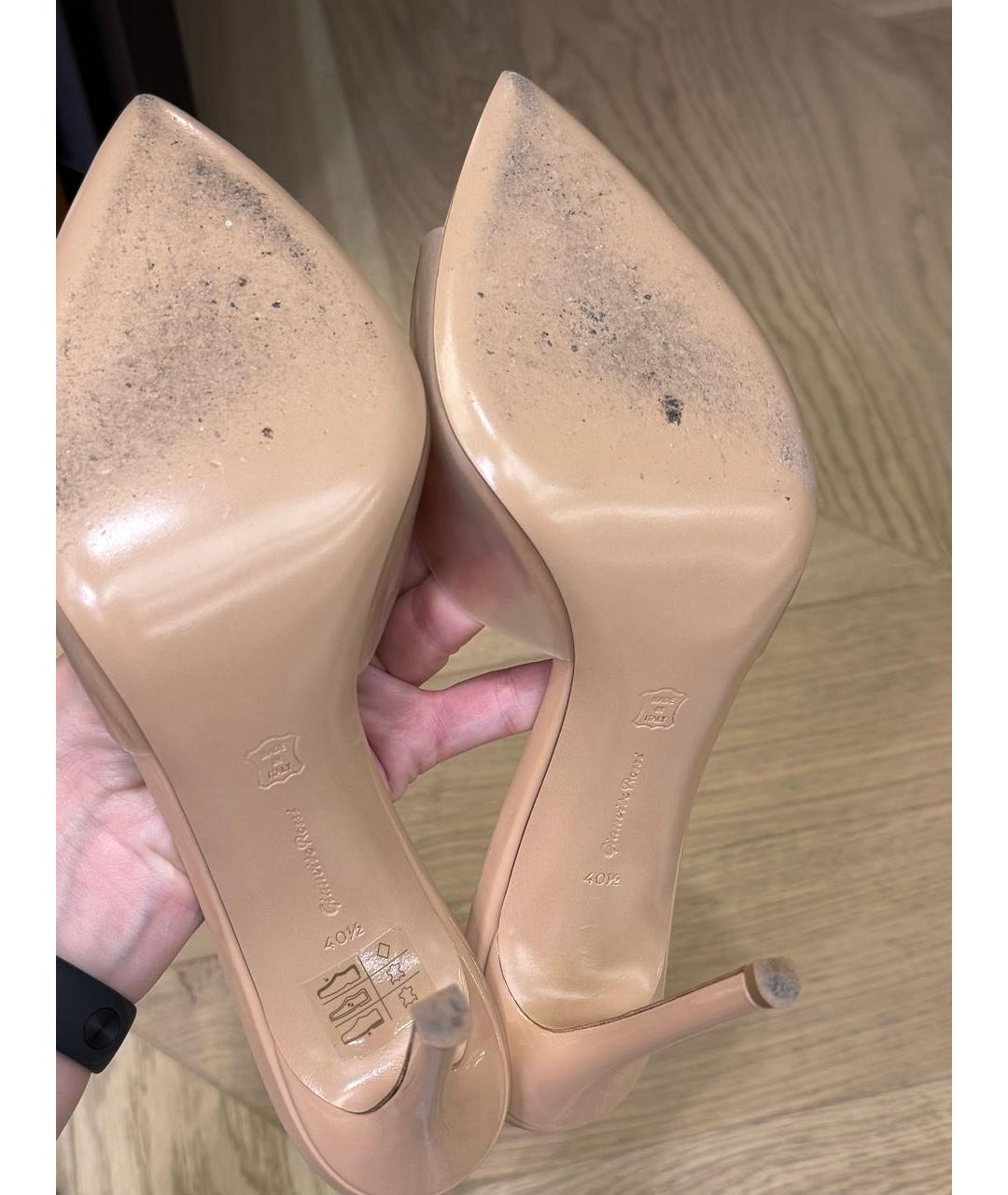 GIANVITO ROSSI Бежевые босоножки из лакированной кожи, фото 6