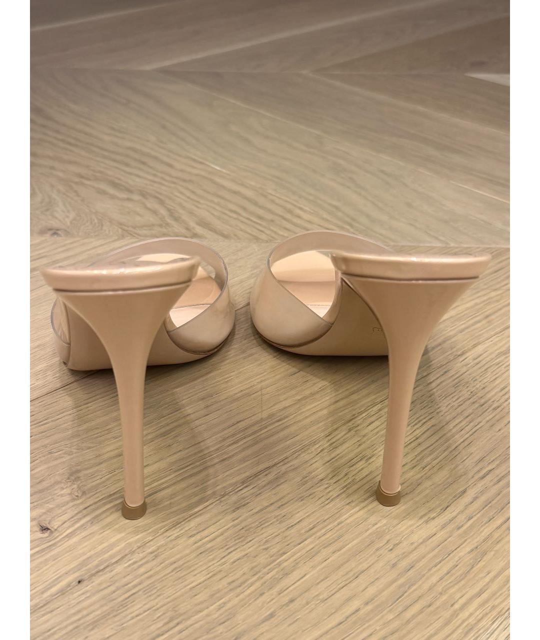 GIANVITO ROSSI Бежевые босоножки из лакированной кожи, фото 4