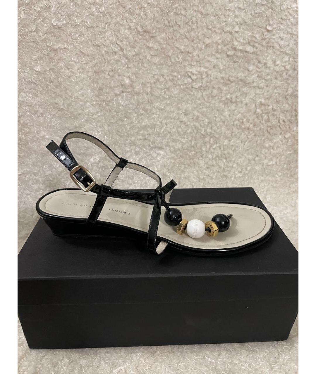 MARC BY MARC JACOBS Черные босоножки из лакированной кожи, фото 9