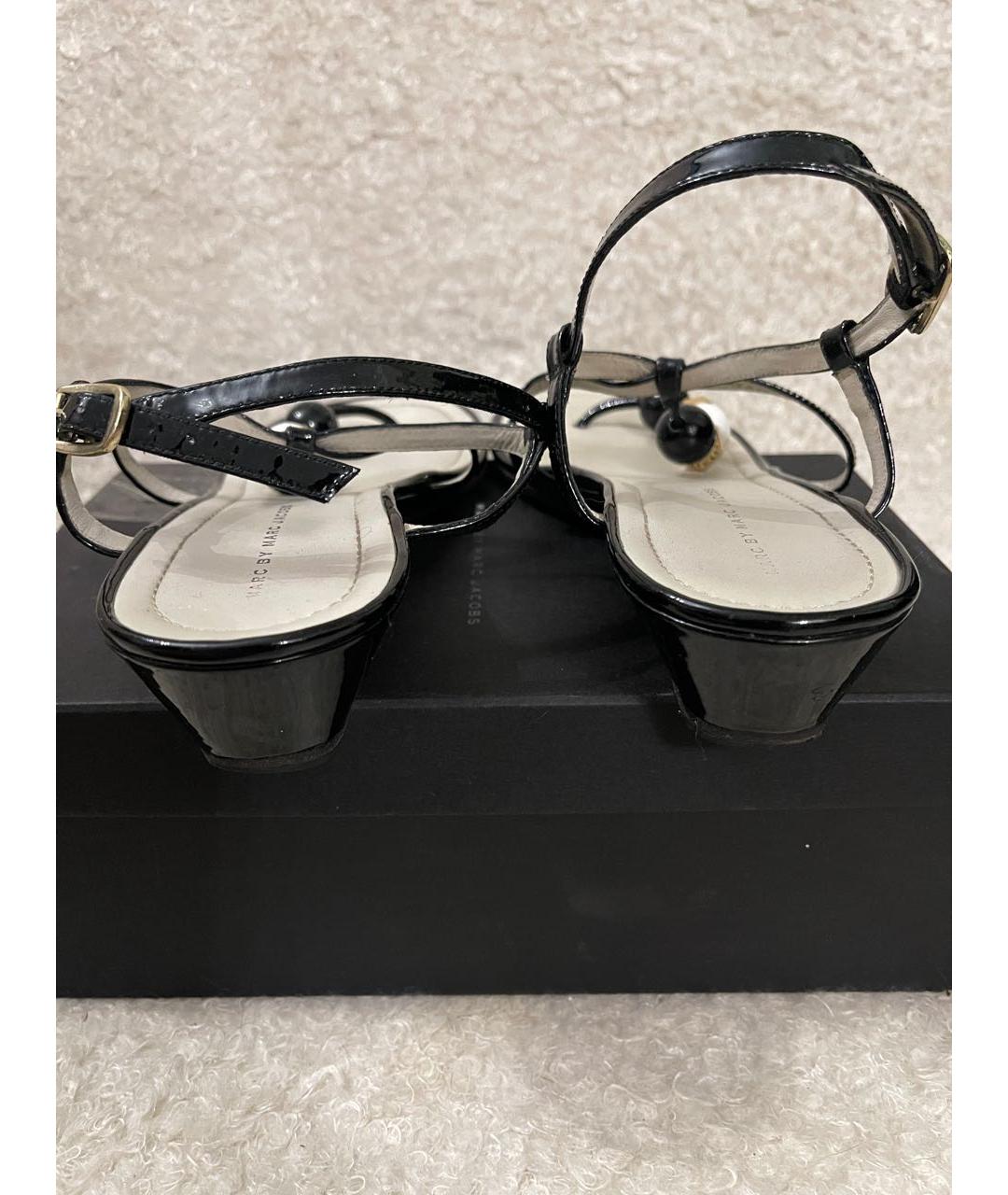 MARC BY MARC JACOBS Черные босоножки из лакированной кожи, фото 6