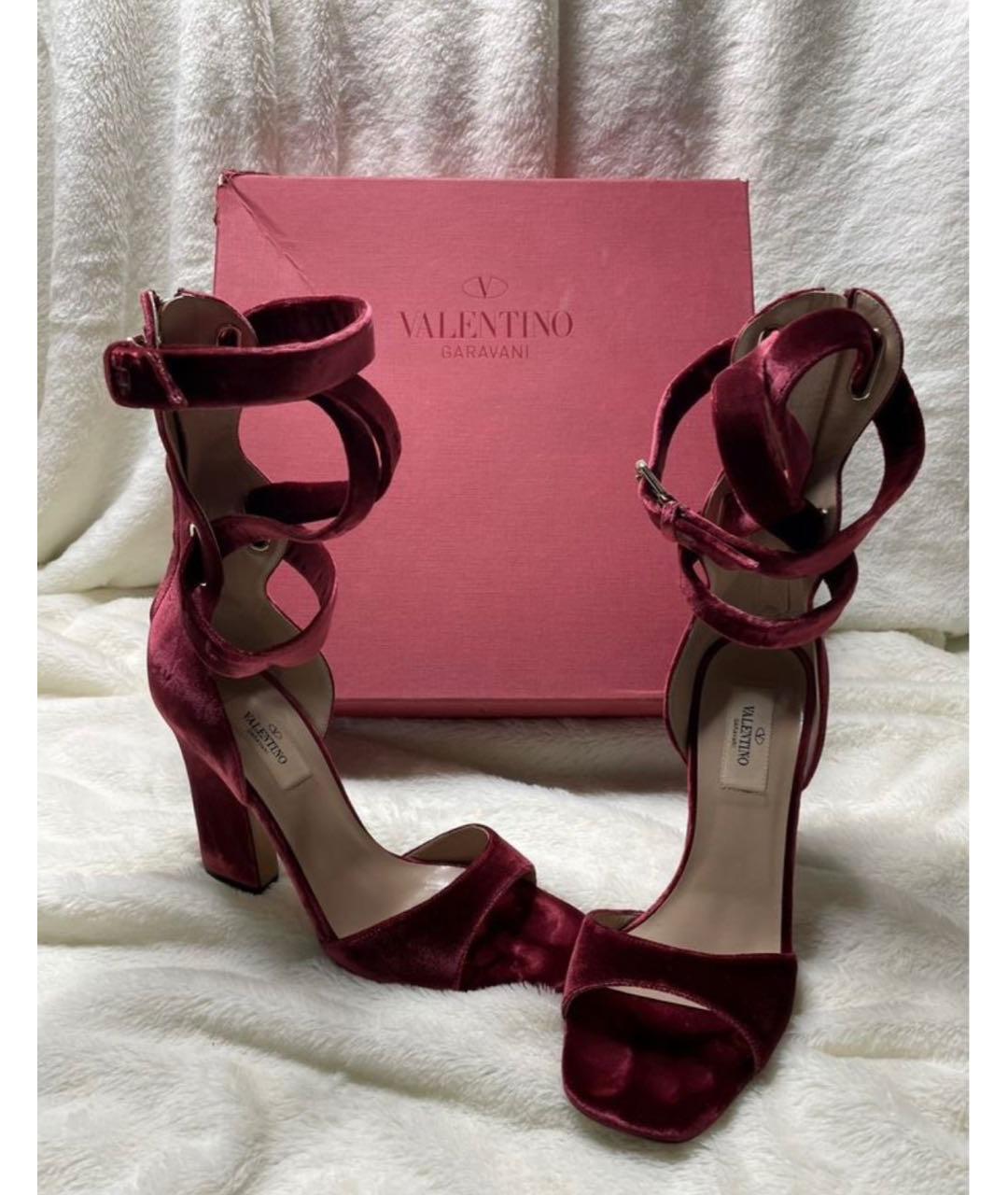 VALENTINO Красные бархатные босоножки, фото 2