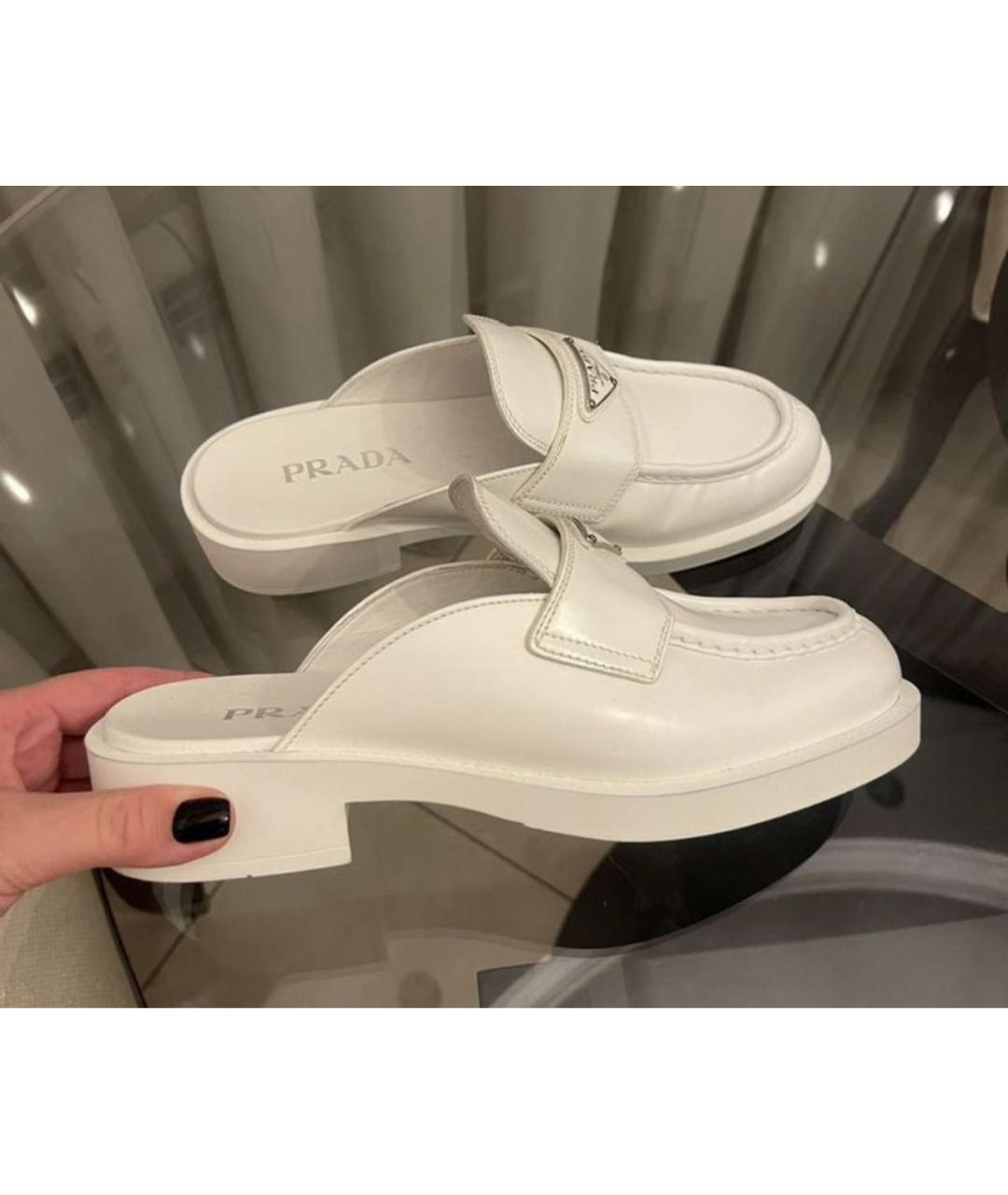 PRADA Белые мюли из лакированной кожи, фото 3
