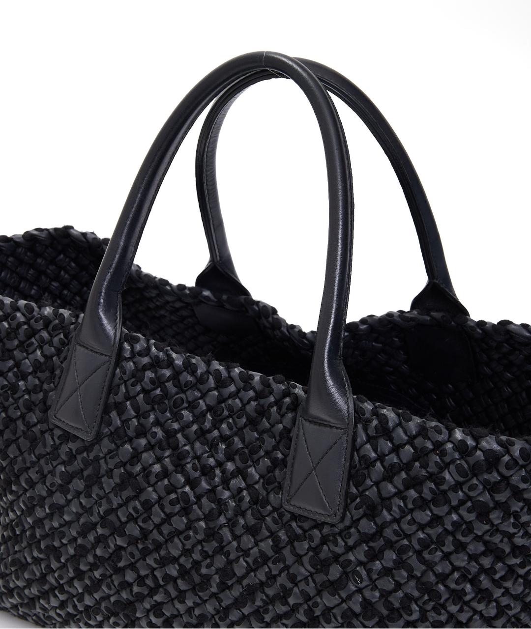 BOTTEGA VENETA Черная кожаная сумка с короткими ручками, фото 4