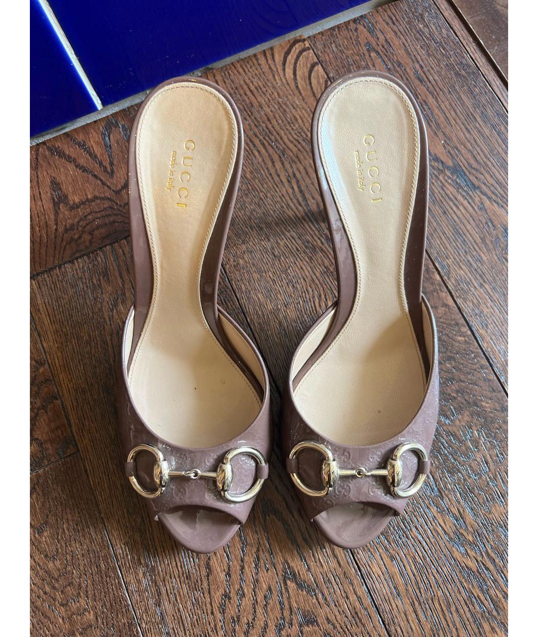 GUCCI Коричневые мюли из лакированной кожи, фото 4