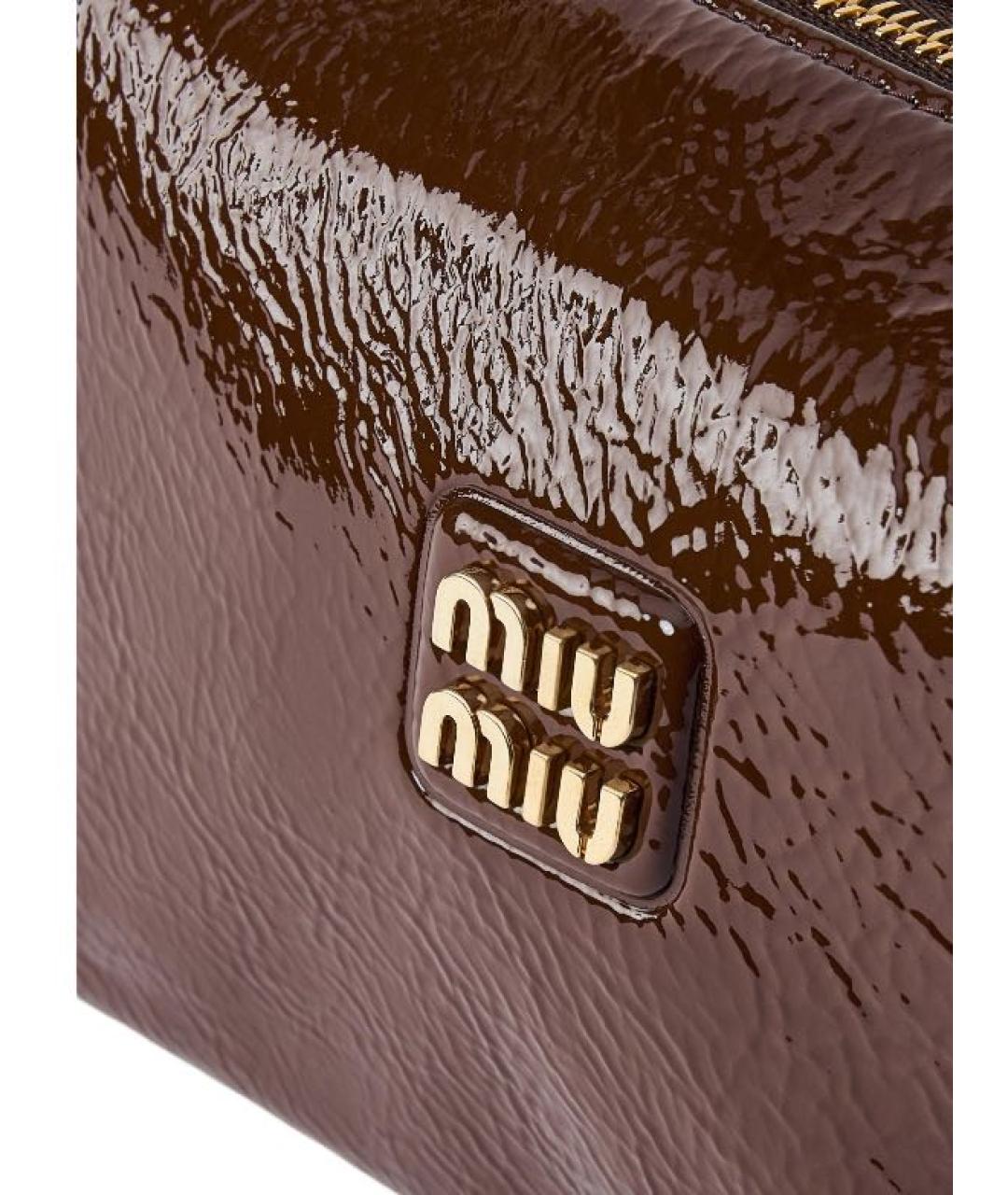 MIU MIU Коричневая сумка с короткими ручками из лакированной кожи, фото 5
