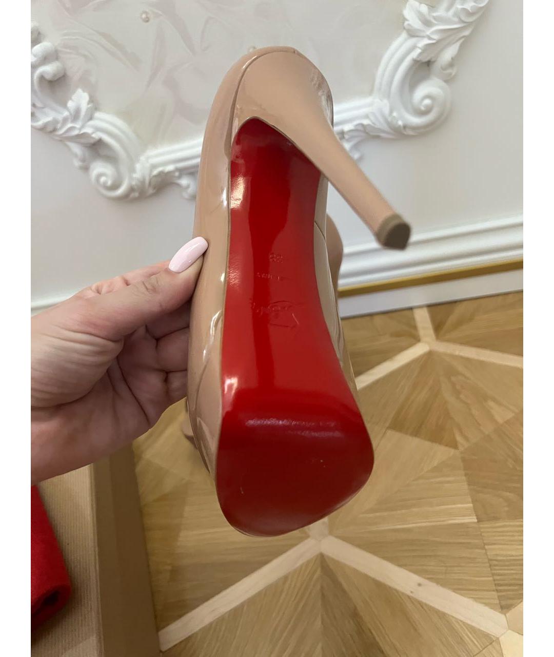 CHRISTIAN LOUBOUTIN Бежевые туфли из лакированной кожи, фото 3