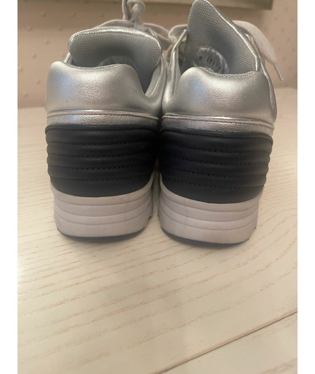 CHANEL PRE-OWNED Серебряные кожаные кроссовки, фото 5