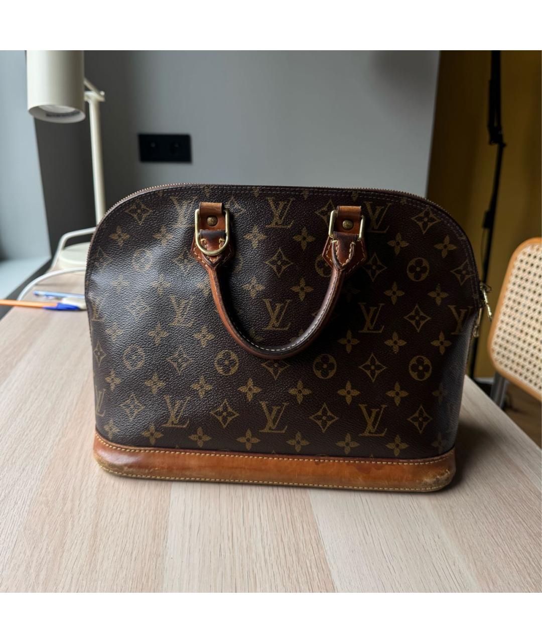 LOUIS VUITTON Коричневая сумка с короткими ручками из искусственной кожи, фото 5