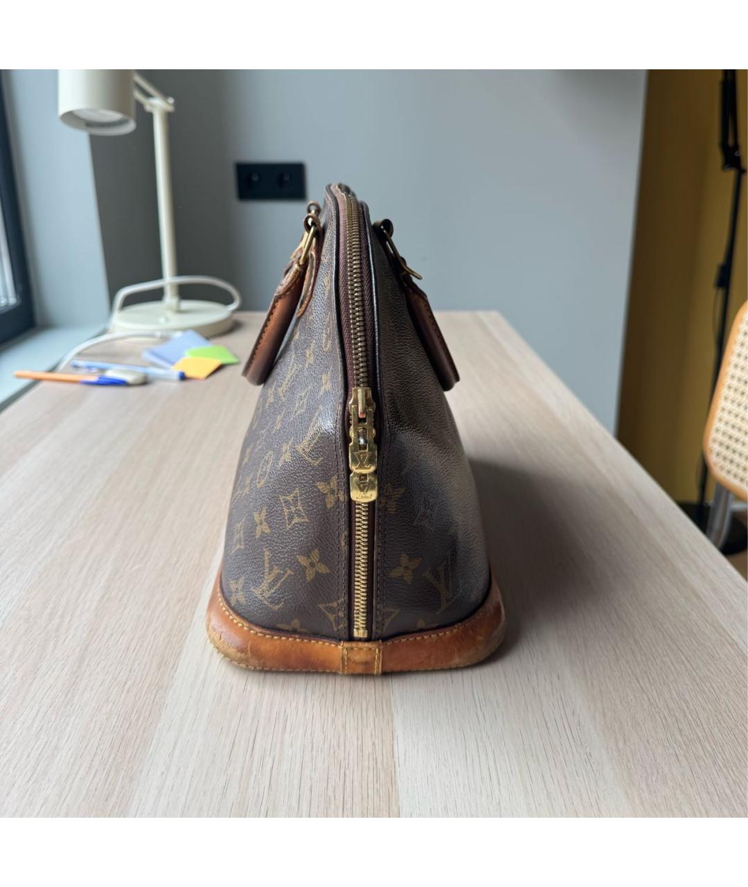 LOUIS VUITTON Коричневая сумка с короткими ручками из искусственной кожи, фото 3