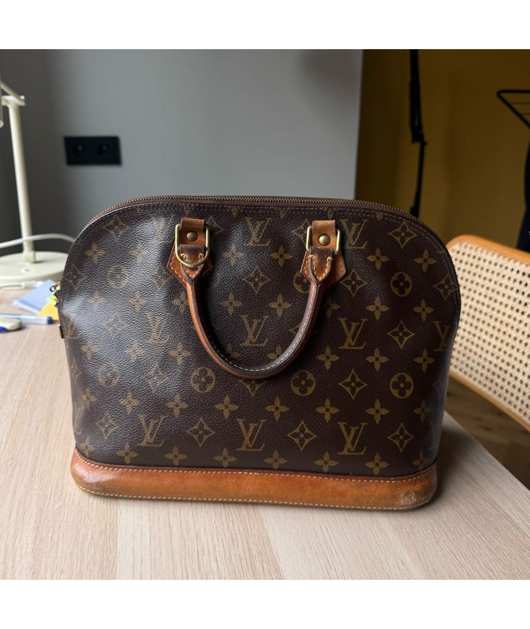 LOUIS VUITTON Коричневая сумка с короткими ручками из искусственной кожи, фото 2