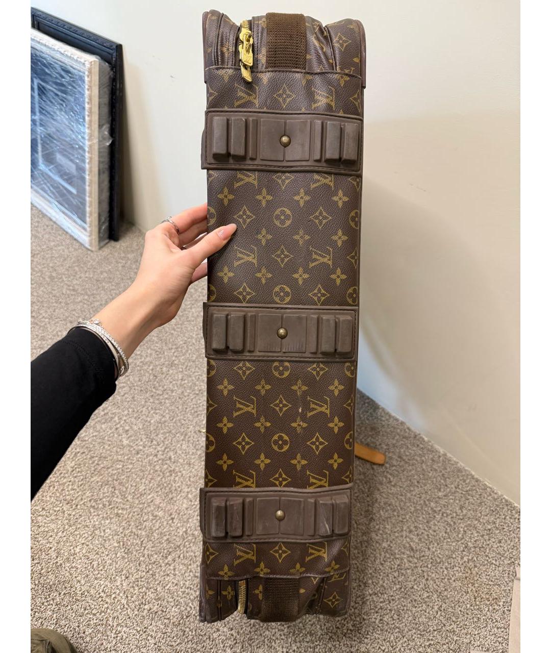 LOUIS VUITTON Коричневый чемодан, фото 7