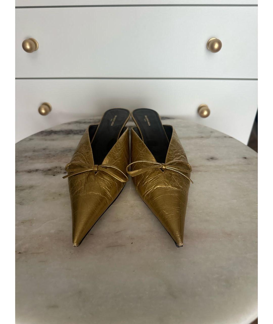 BALENCIAGA Золотые кожаные мюли, фото 2