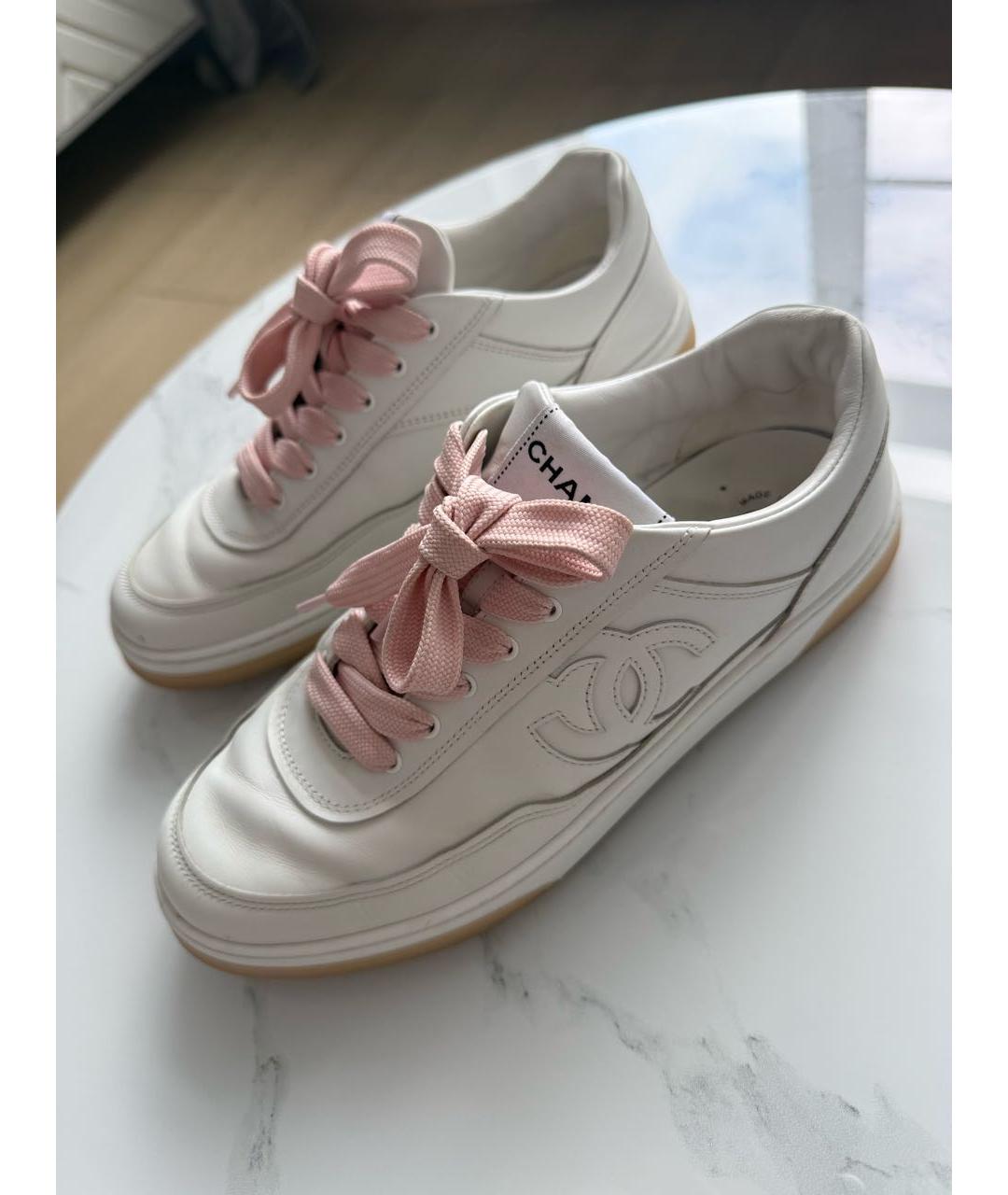 CHANEL Белые кожаные кроссовки, фото 2