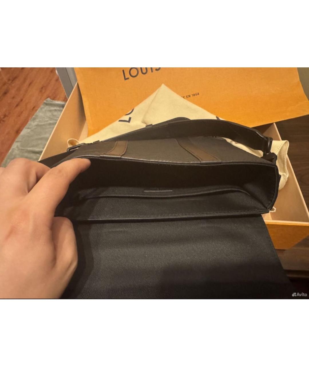 LOUIS VUITTON Черная кожаная сумка на плечо, фото 5