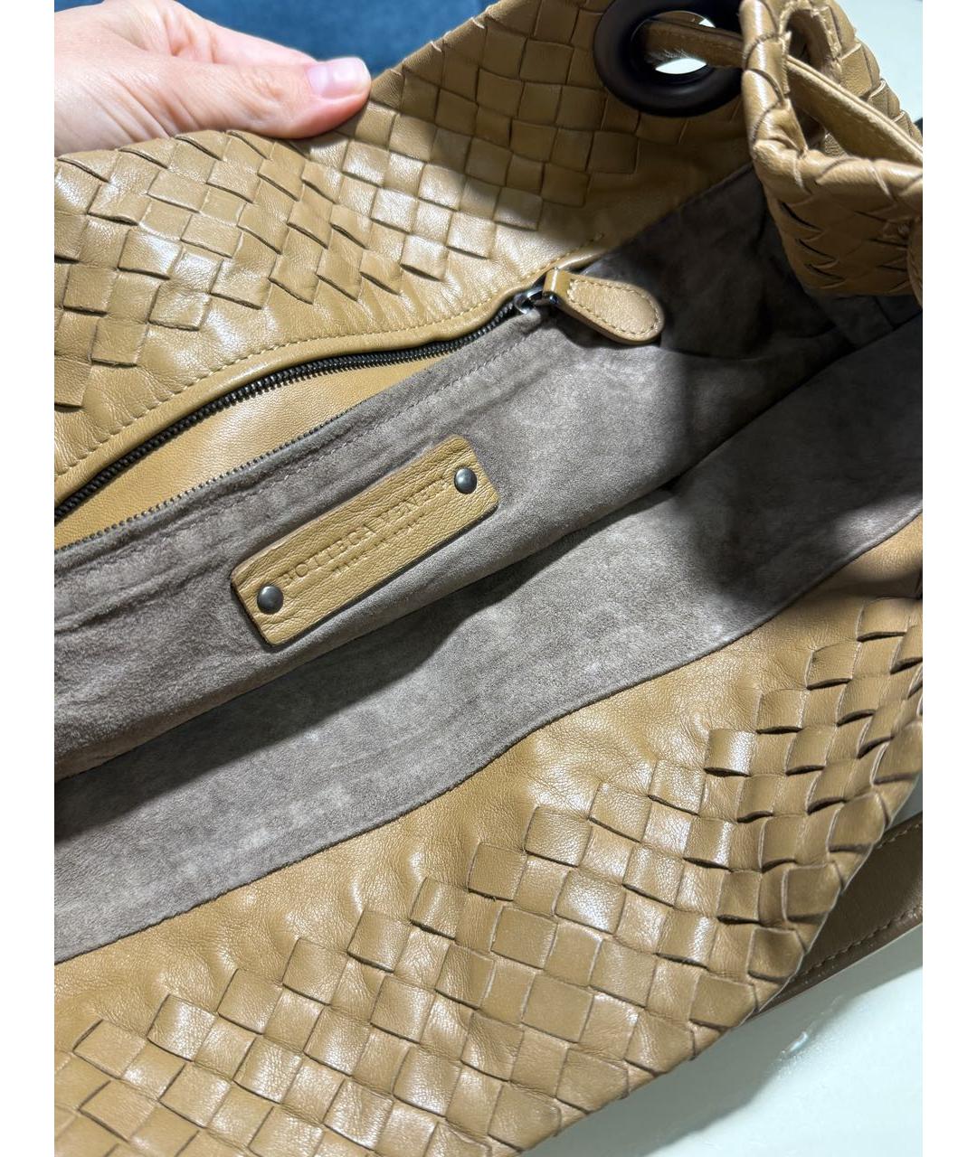BOTTEGA VENETA Бежевая кожаная сумка с короткими ручками, фото 6