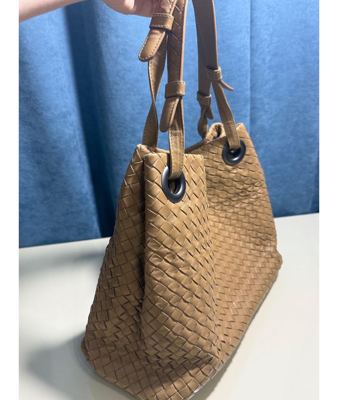 BOTTEGA VENETA Бежевая кожаная сумка с короткими ручками, фото 2