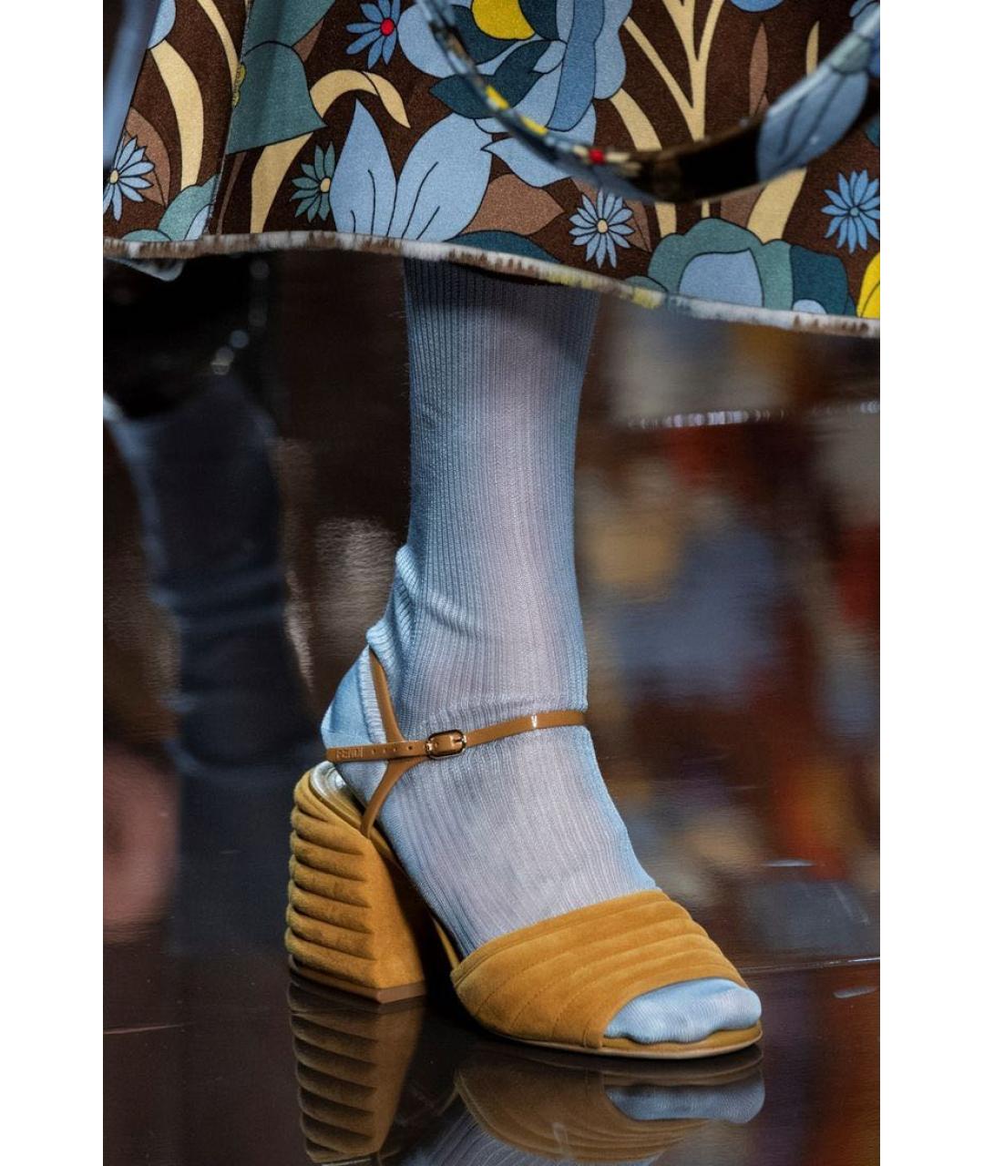 FENDI Горчичные босоножки, фото 2
