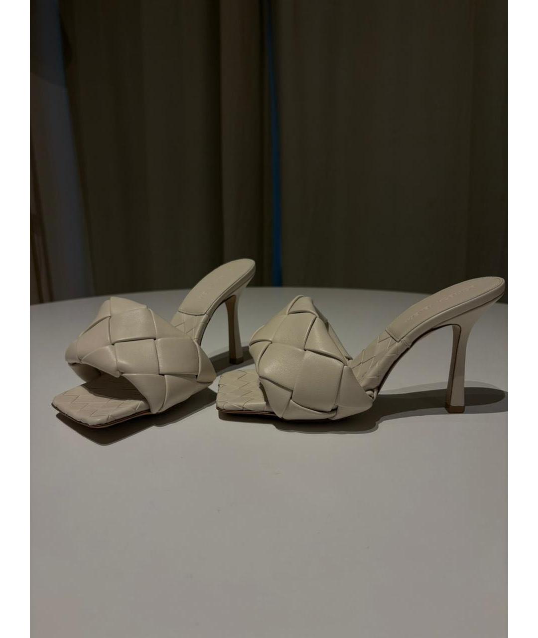 BOTTEGA VENETA Белые кожаные босоножки, фото 5