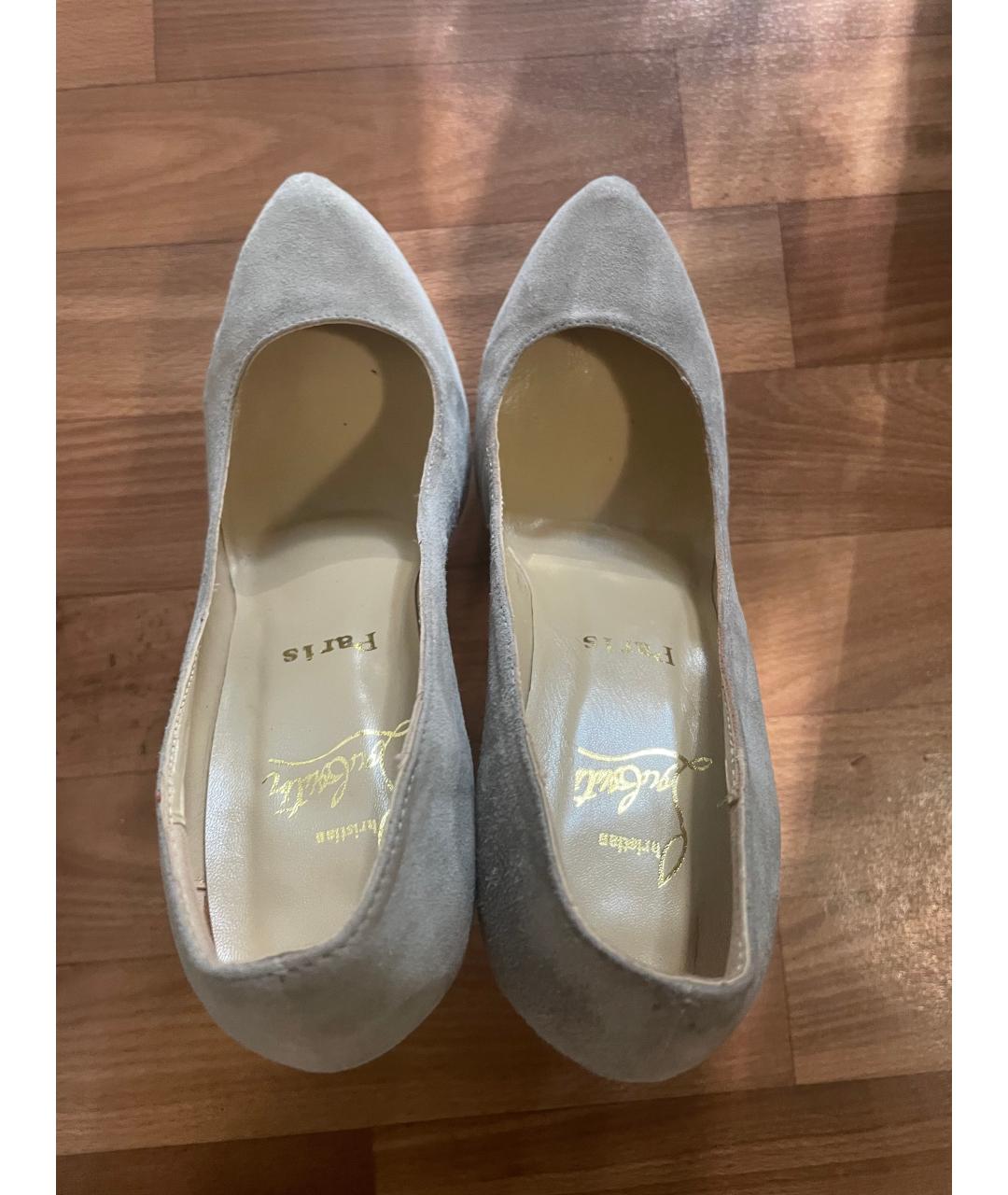 CHRISTIAN LOUBOUTIN Серые замшевые туфли, фото 3