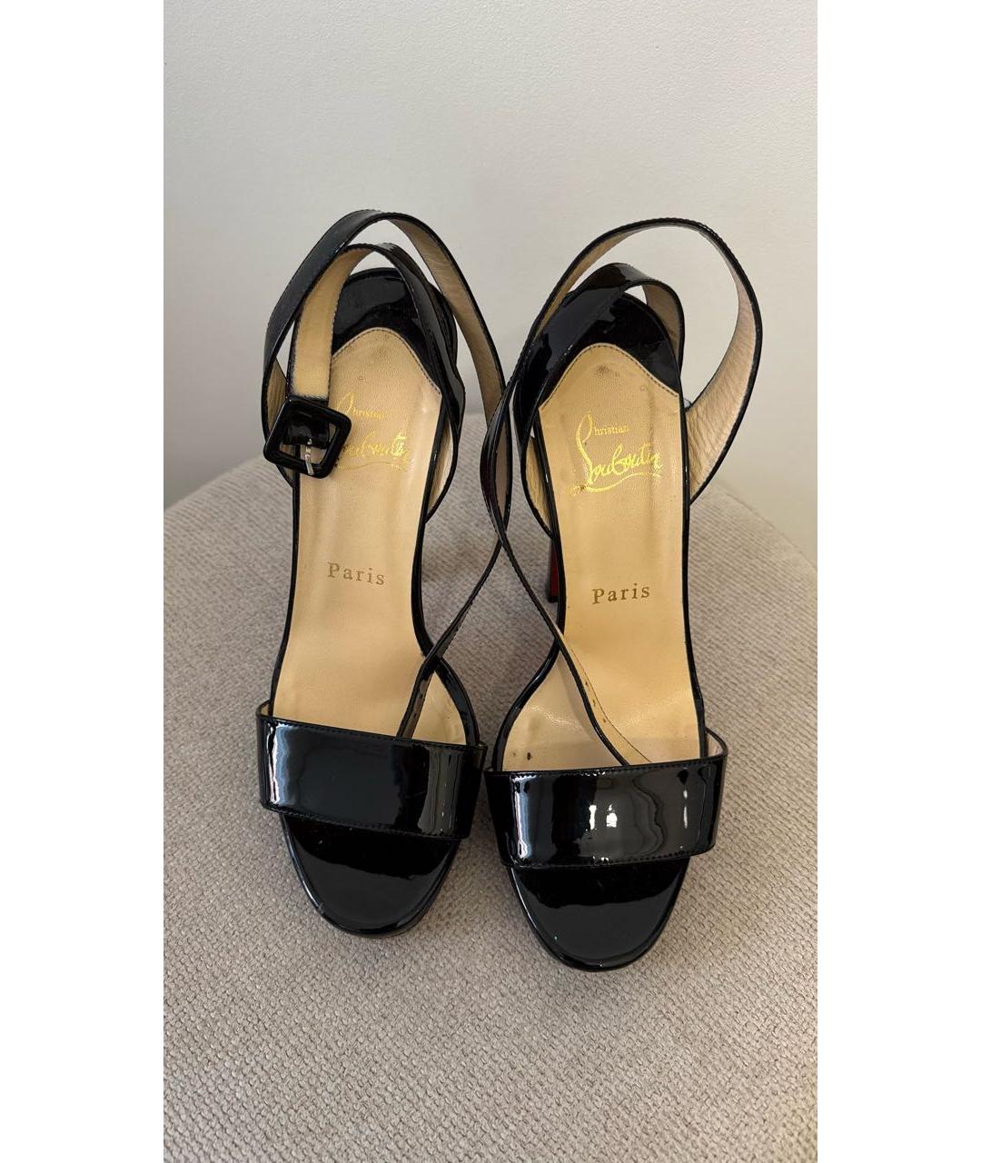 CHRISTIAN LOUBOUTIN Черные босоножки из лакированной кожи, фото 2