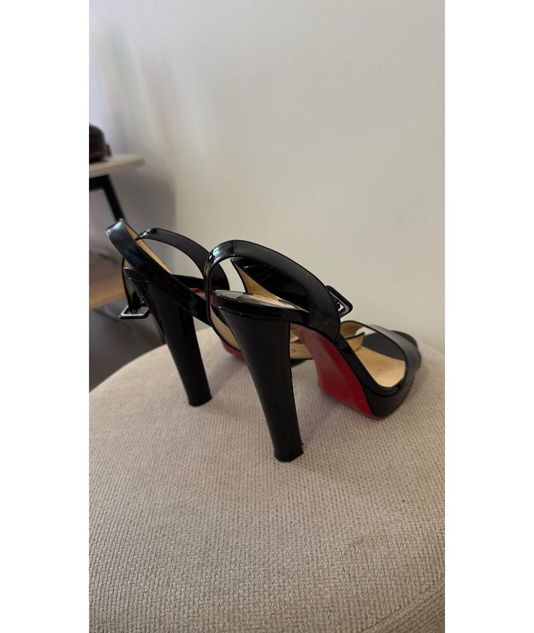 CHRISTIAN LOUBOUTIN Черные босоножки из лакированной кожи, фото 3