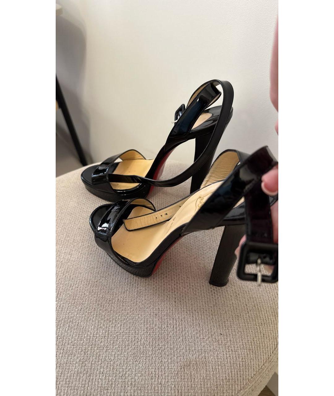 CHRISTIAN LOUBOUTIN Черные босоножки из лакированной кожи, фото 4