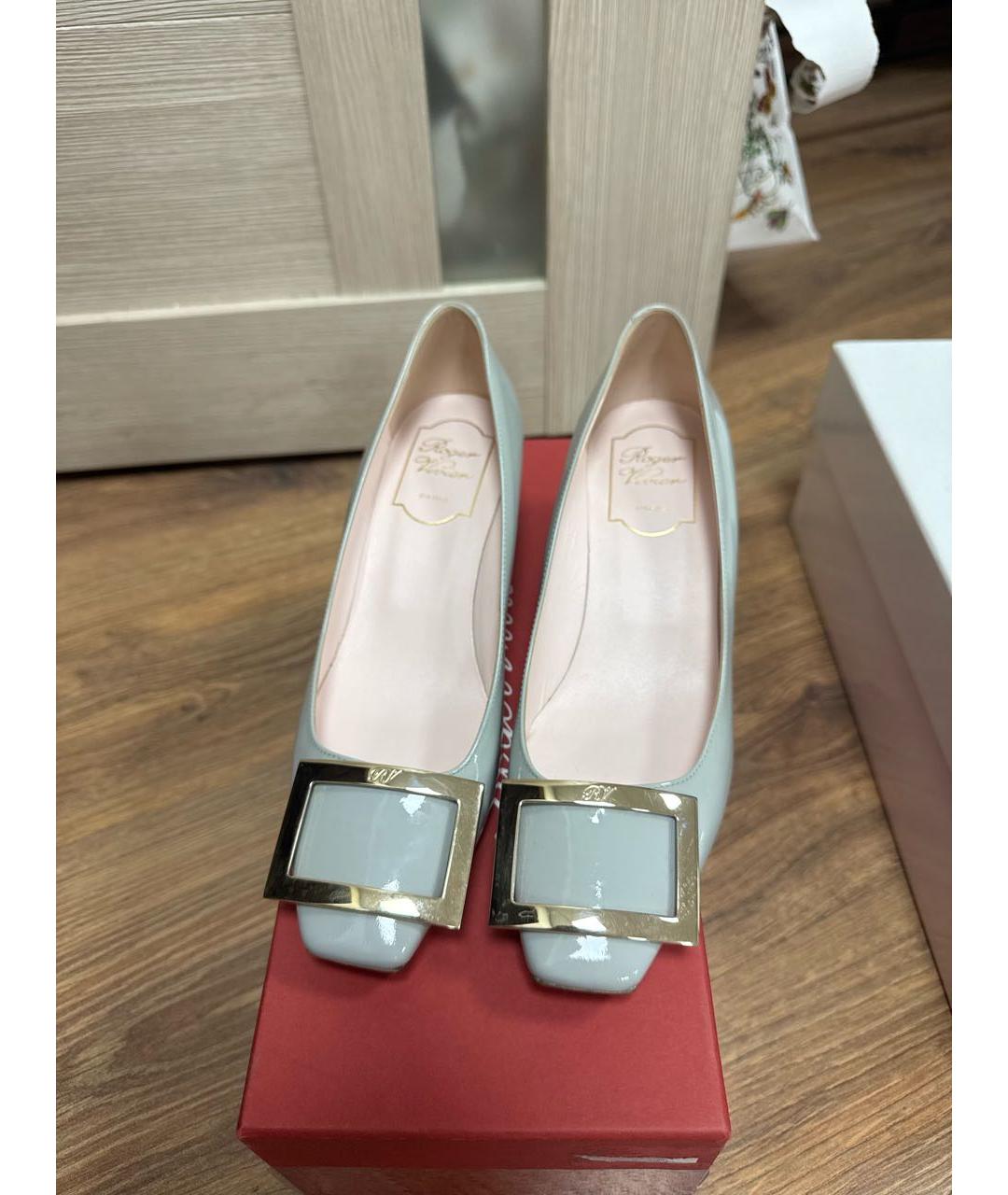 ROGER VIVIER Серые туфли из лакированной кожи, фото 2