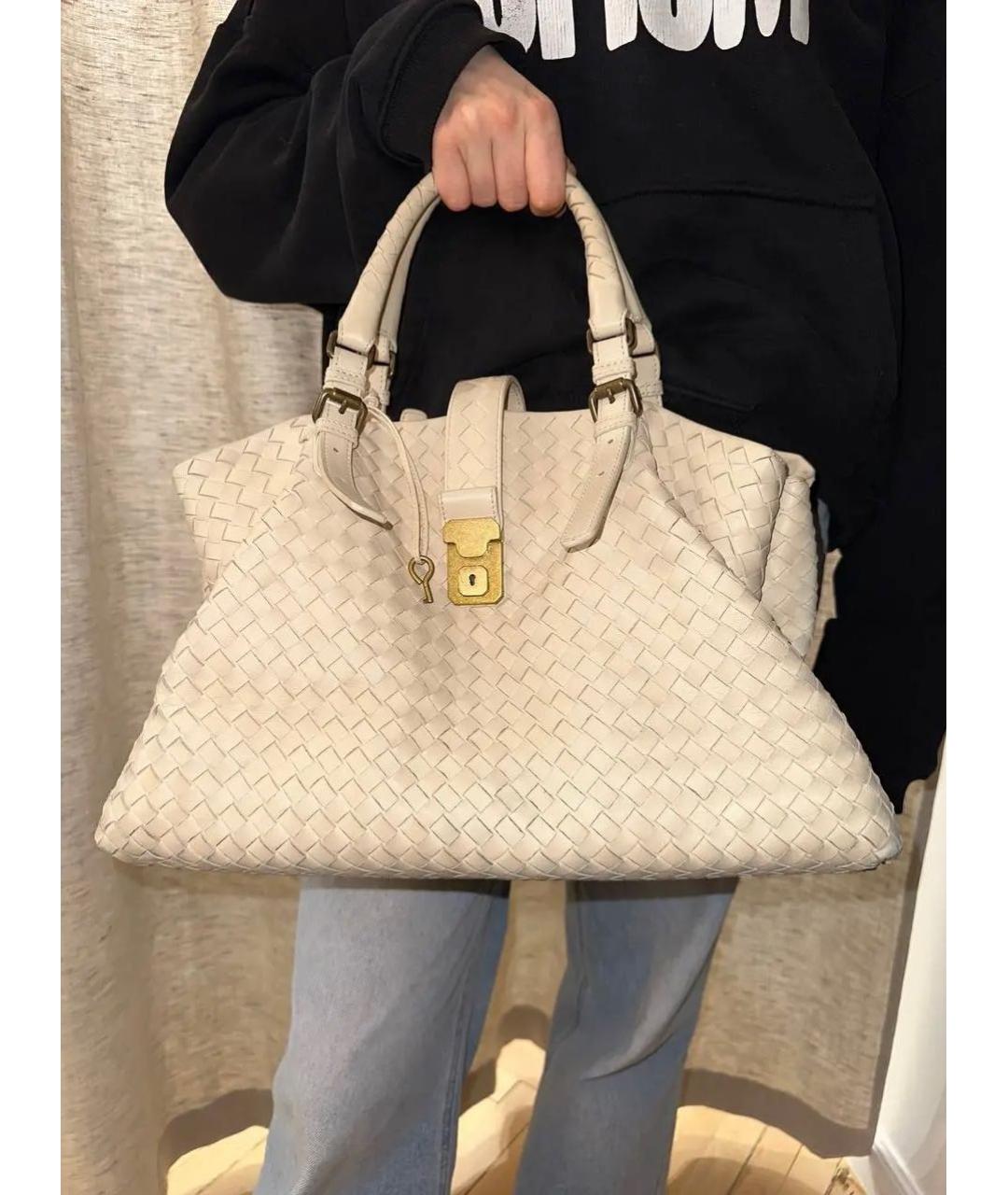 BOTTEGA VENETA Бежевая кожаная сумка с короткими ручками, фото 2