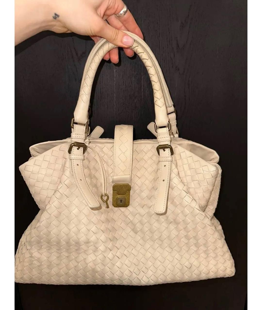 BOTTEGA VENETA Бежевая кожаная сумка с короткими ручками, фото 3