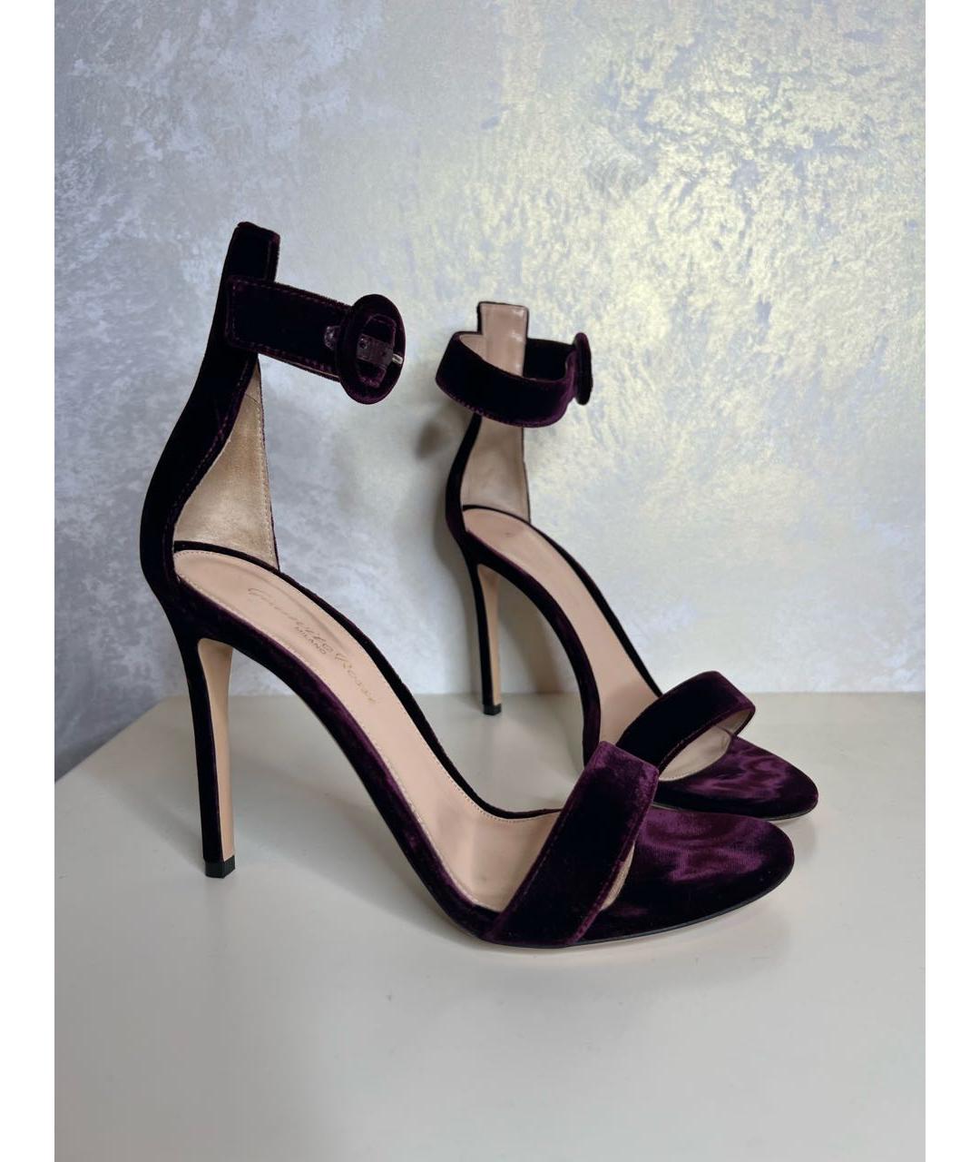 GIANVITO ROSSI Бархатные босоножки, фото 9