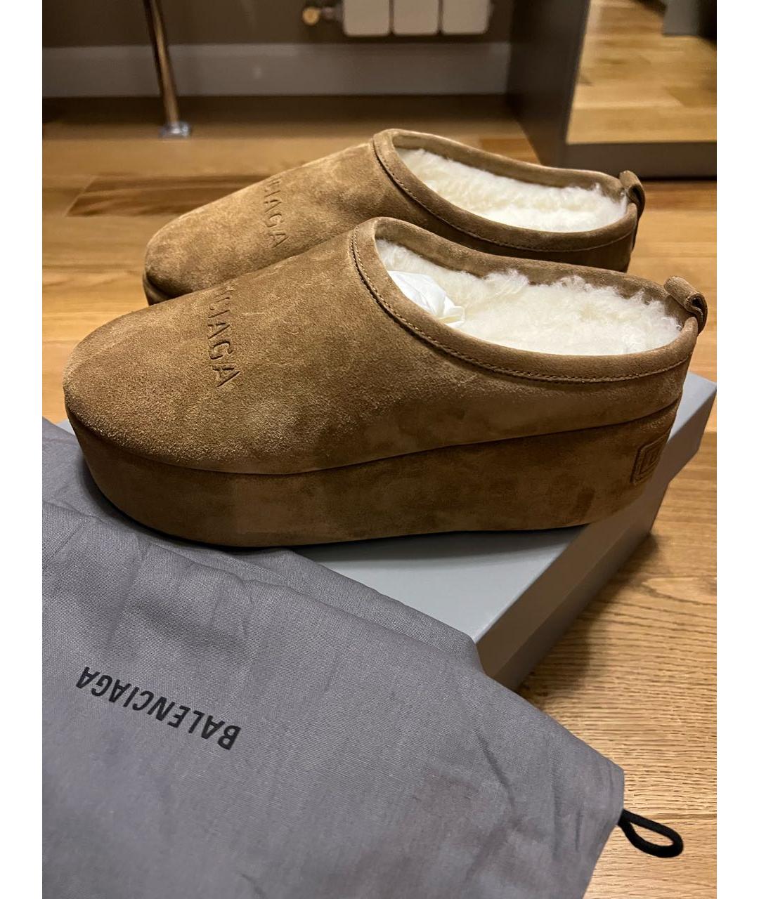 BALENCIAGA Горчичные замшевые мюли, фото 2