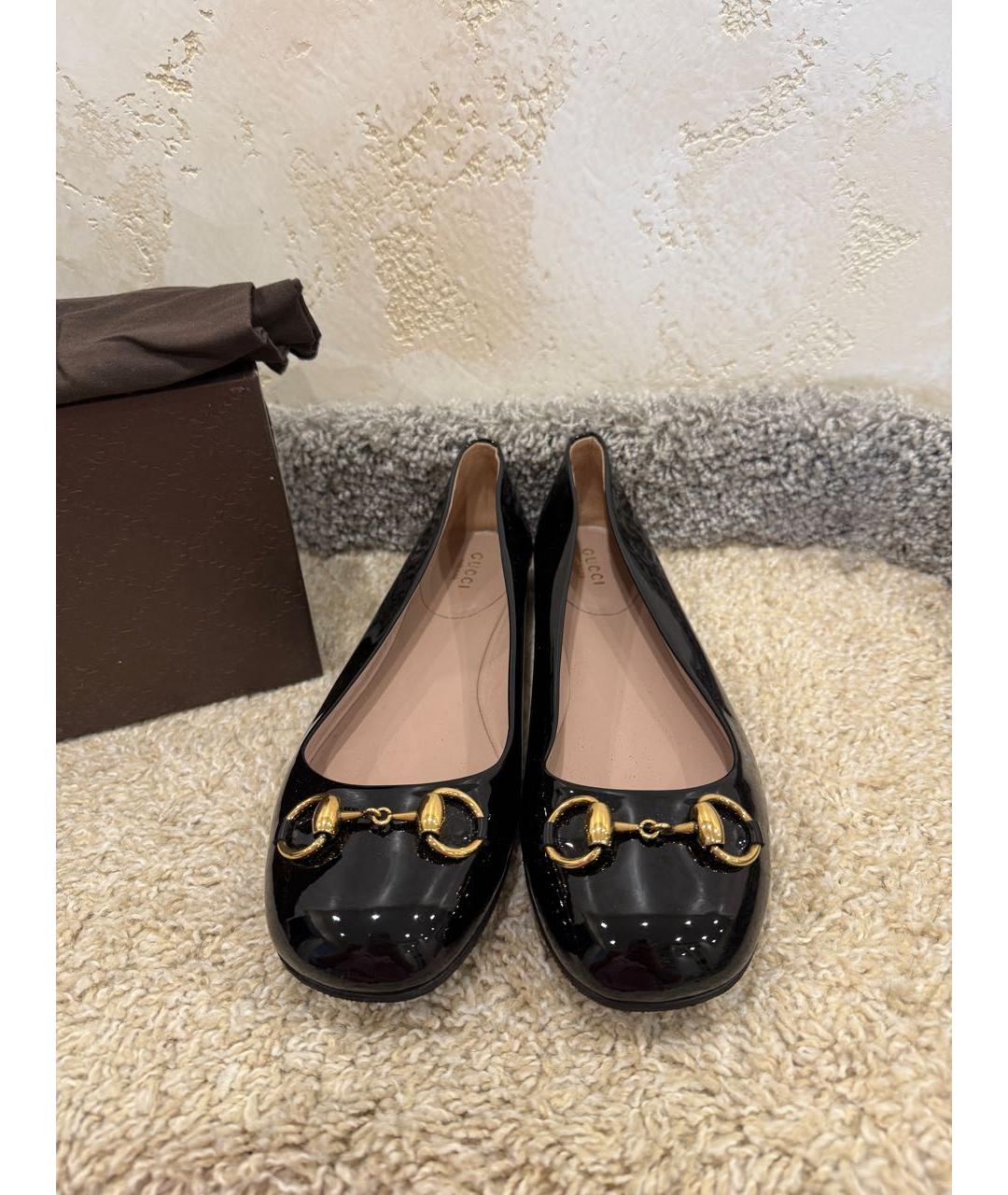 GUCCI Черные балетки из лакированной кожи, фото 2